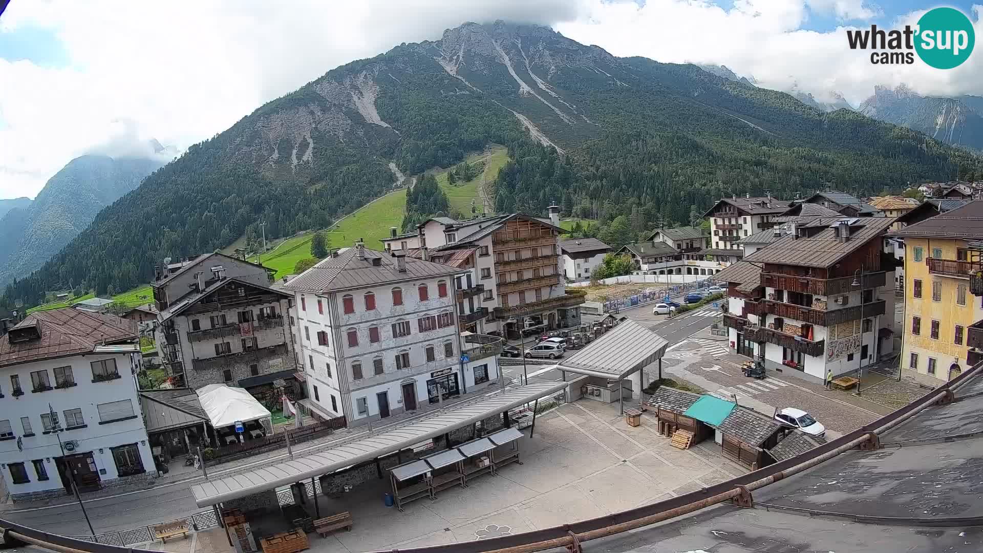 Plaza principal de Forni di Sopra