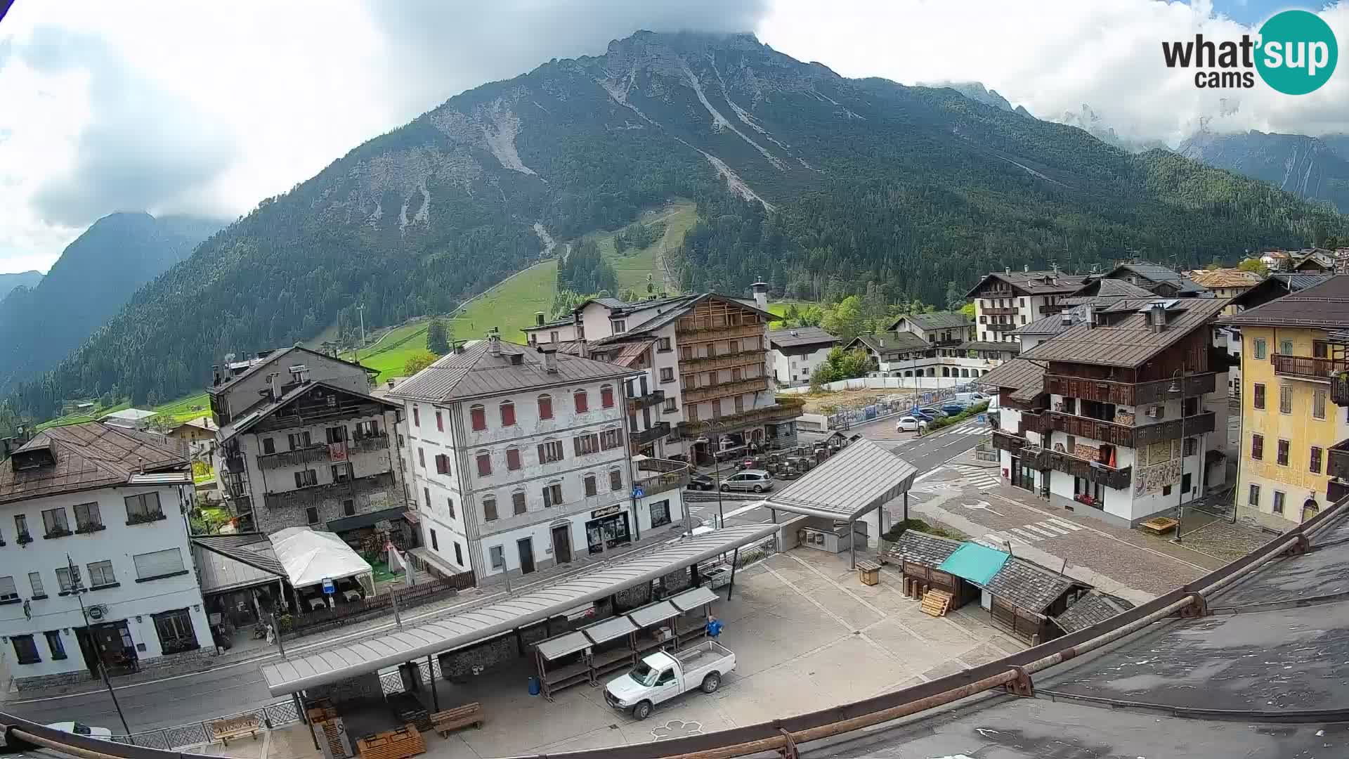 Piazza centrale di Forni di Sopra