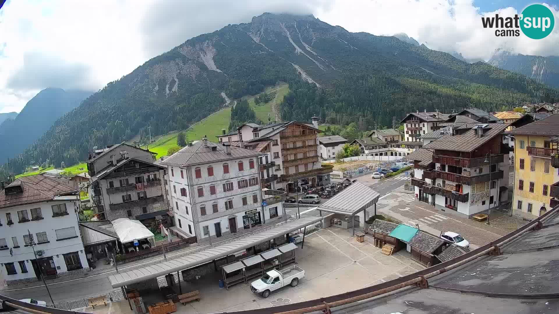 Plaza principal de Forni di Sopra