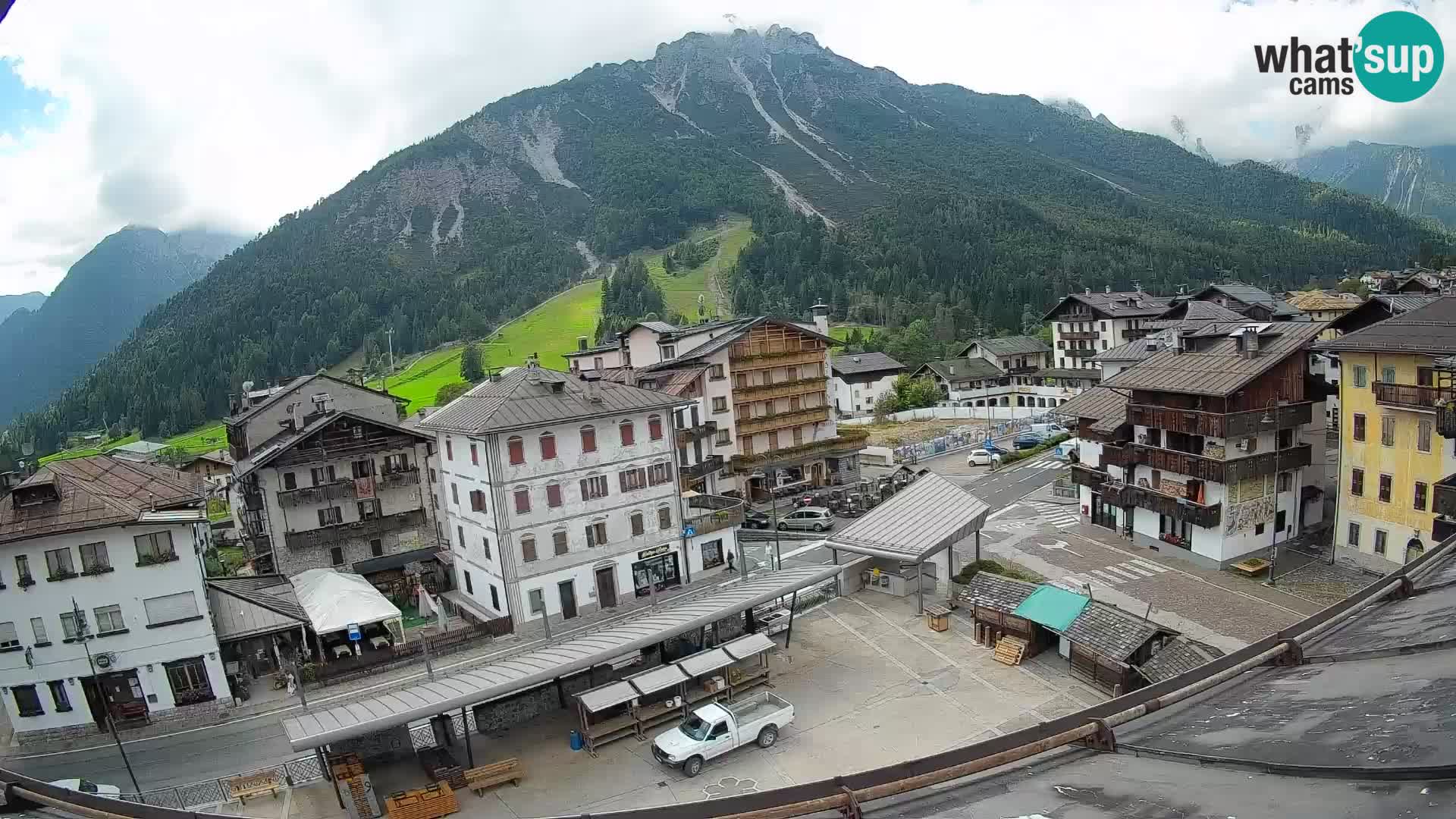 Plaza principal de Forni di Sopra
