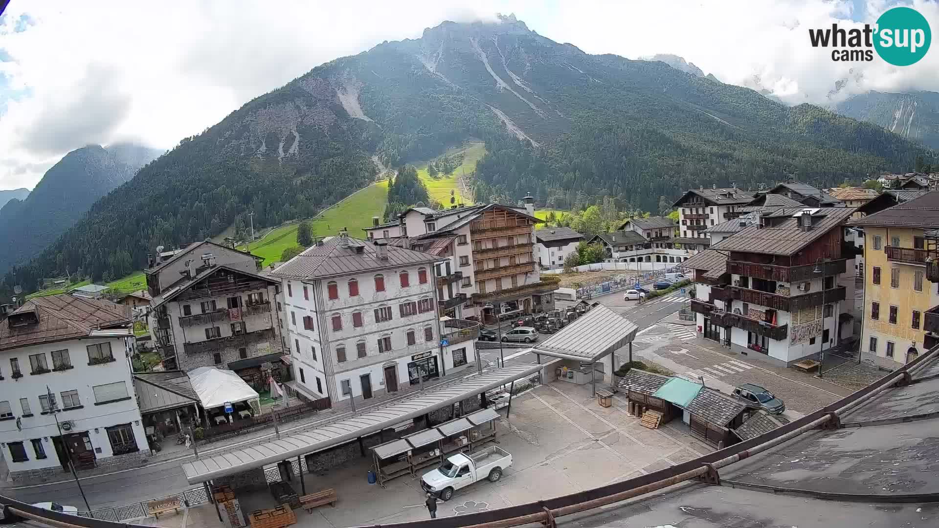Piazza centrale di Forni di Sopra