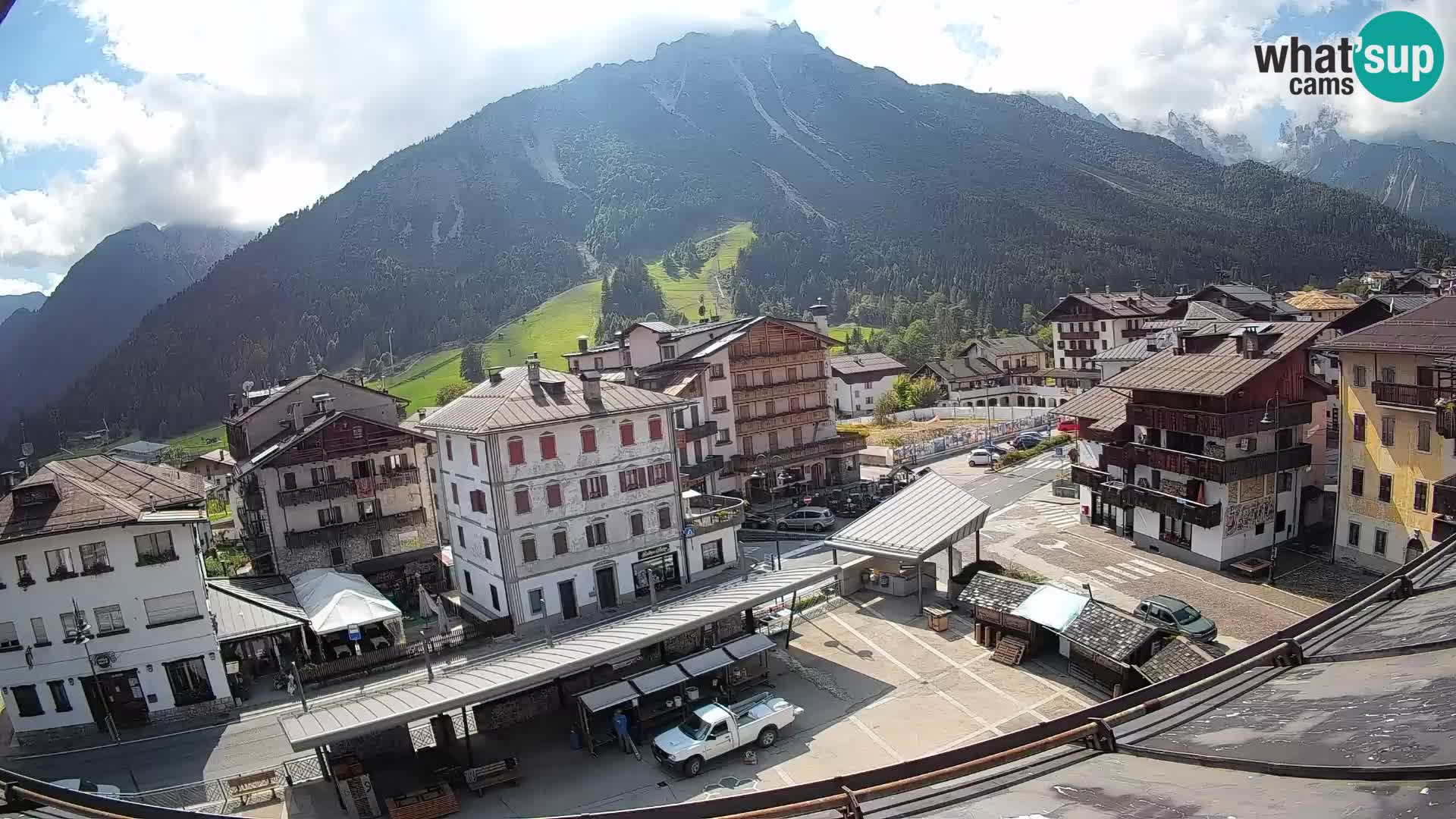 Piazza centrale di Forni di Sopra