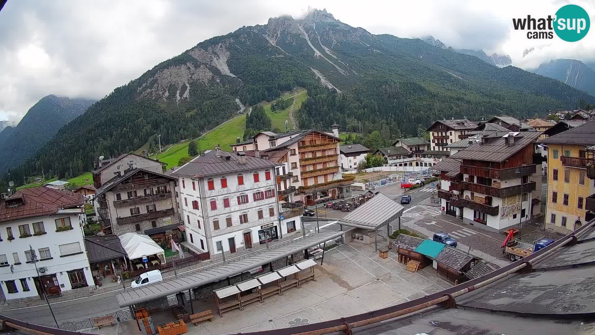 Piazza centrale di Forni di Sopra