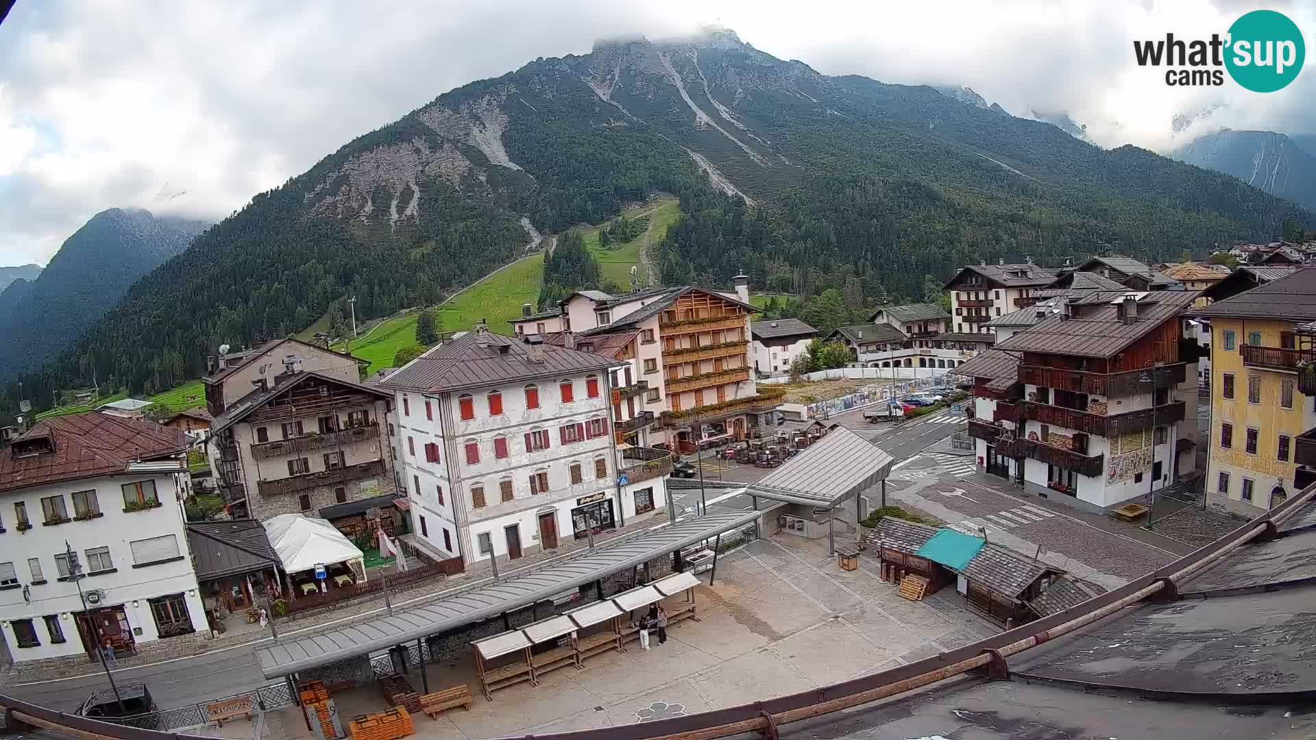 Plaza principal de Forni di Sopra