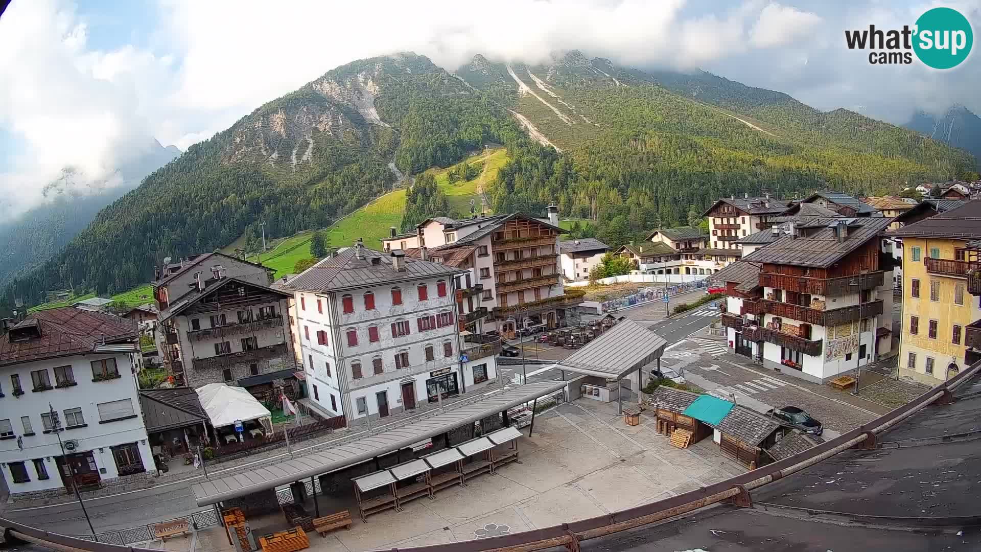 Piazza centrale di Forni di Sopra