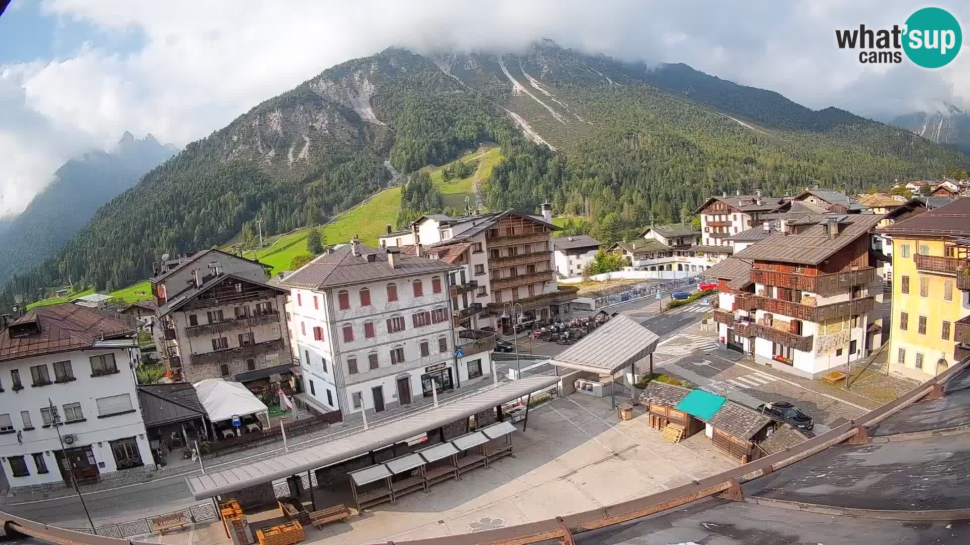 Plaza principal de Forni di Sopra