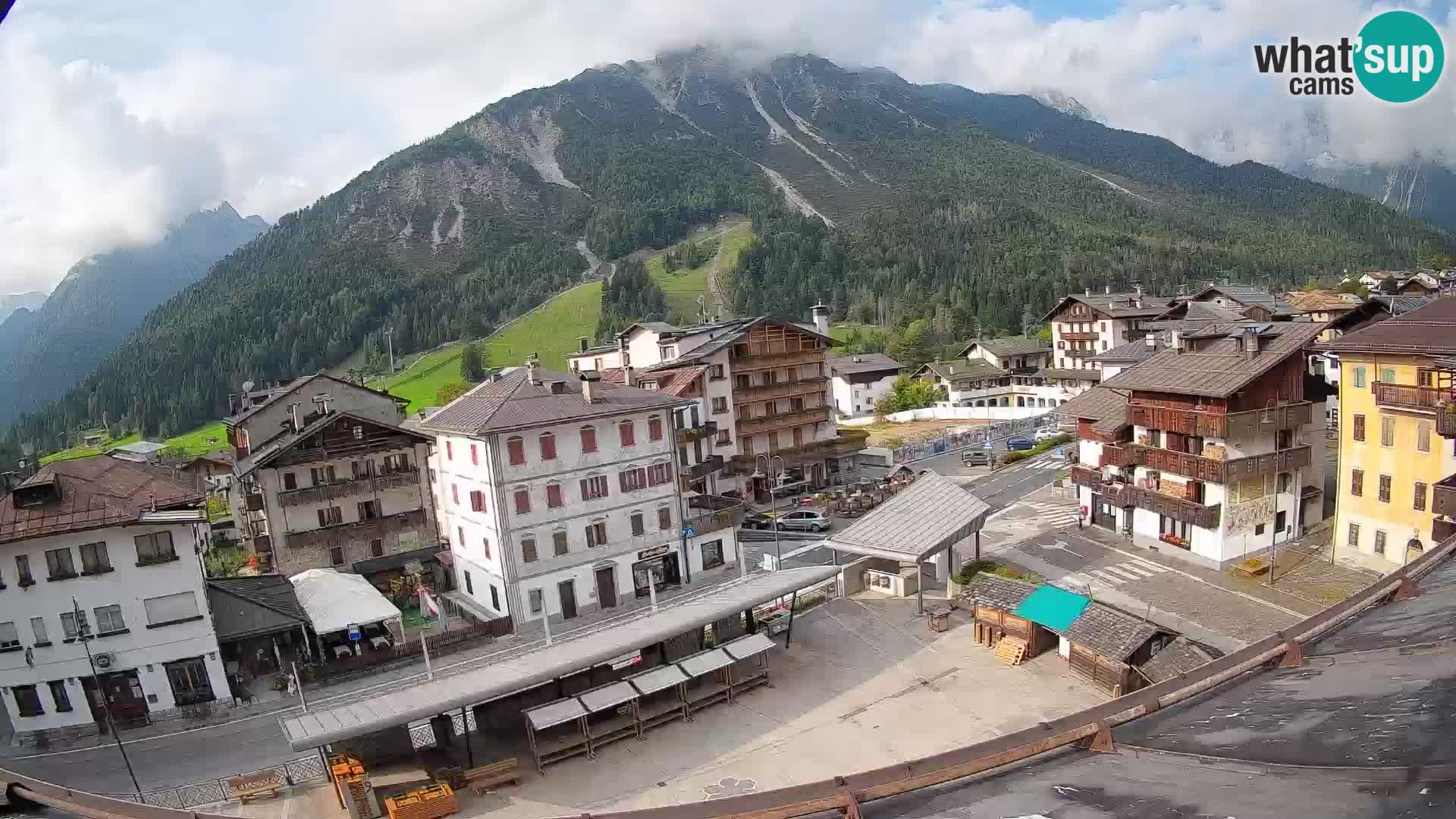 Piazza centrale di Forni di Sopra