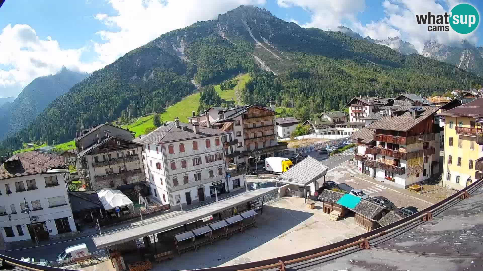 Plaza principal de Forni di Sopra