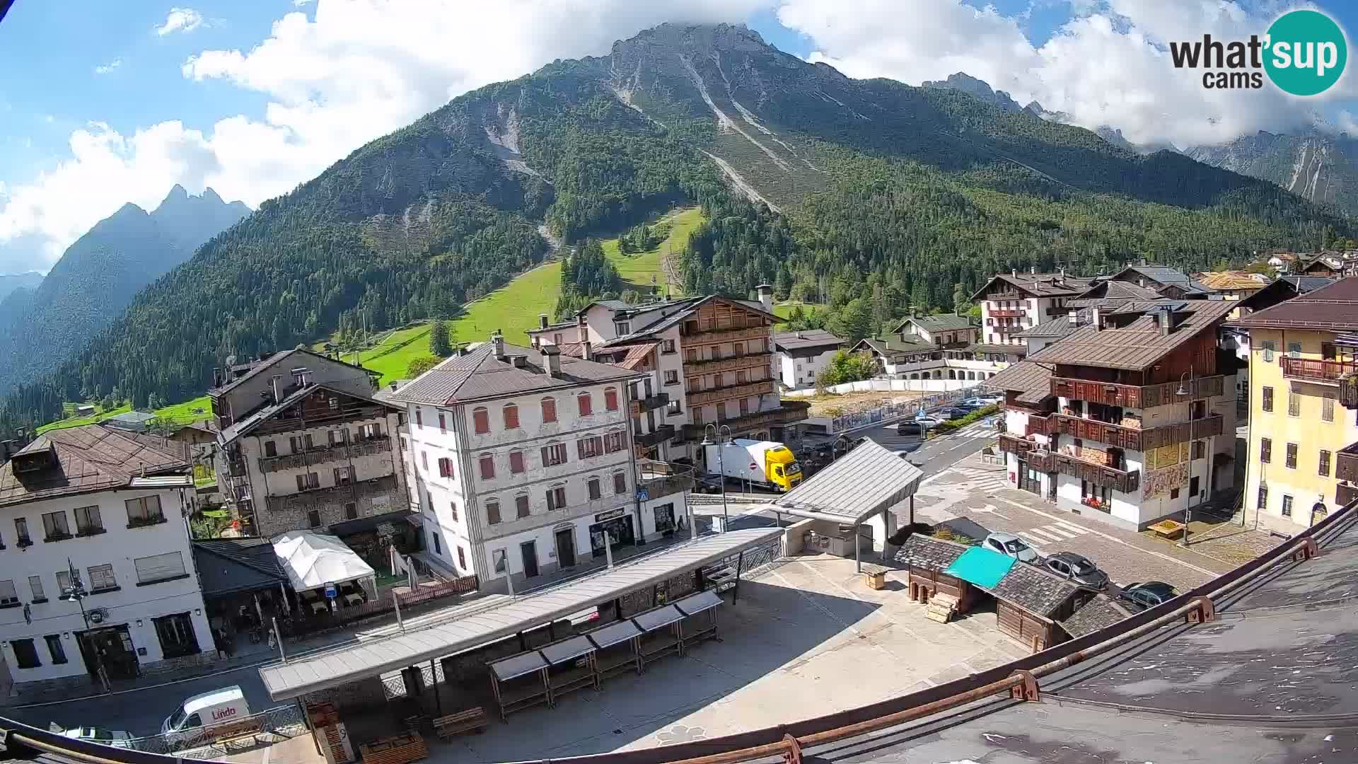 Plaza principal de Forni di Sopra