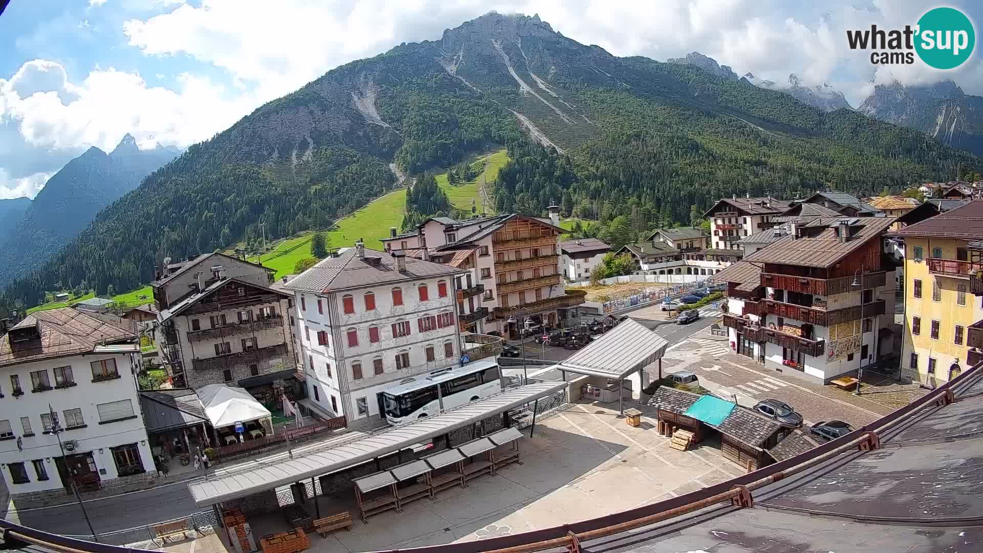 Plaza principal de Forni di Sopra