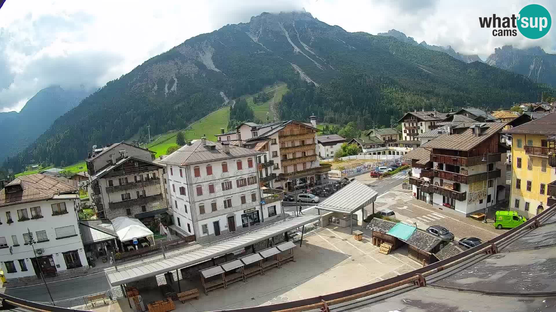 Plaza principal de Forni di Sopra