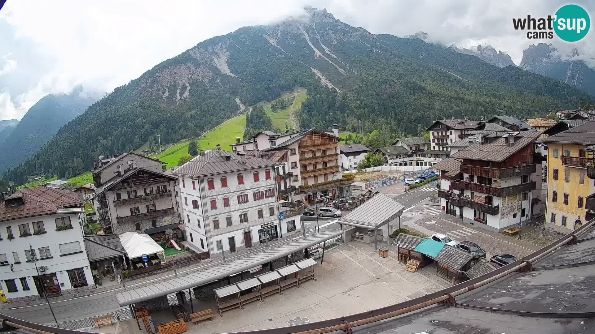 Piazza centrale di Forni di Sopra