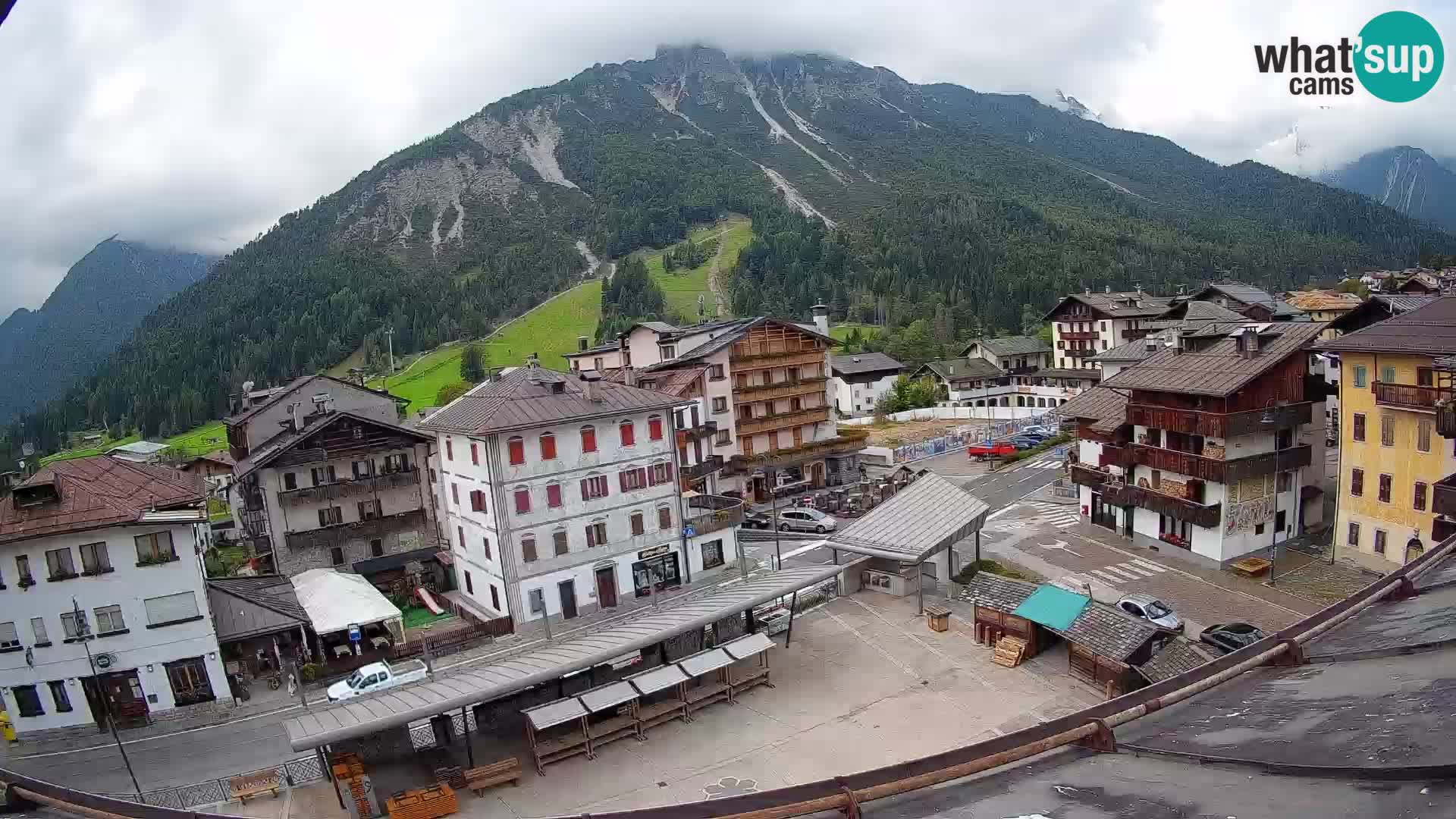 Piazza centrale di Forni di Sopra