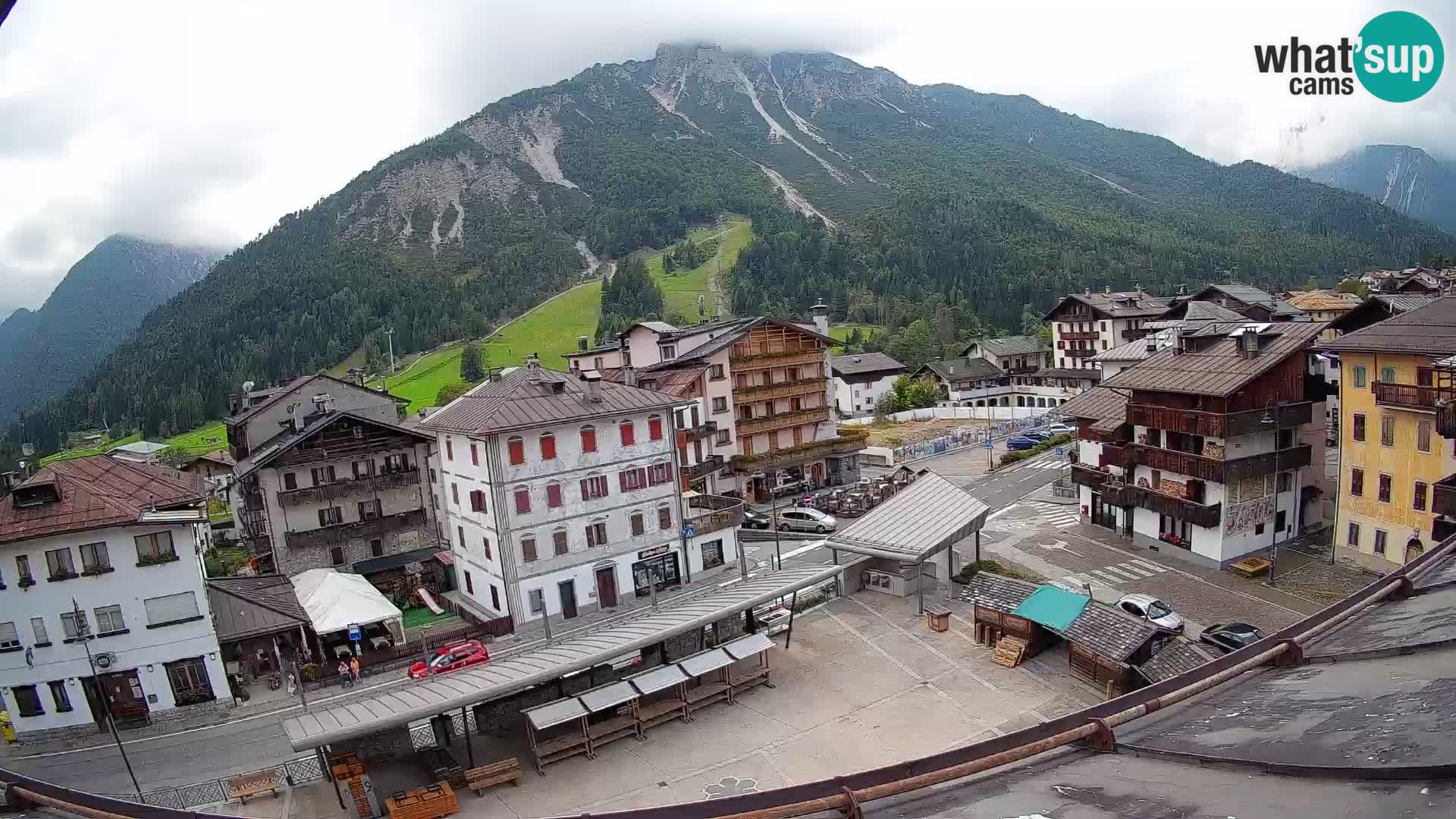 Piazza centrale di Forni di Sopra