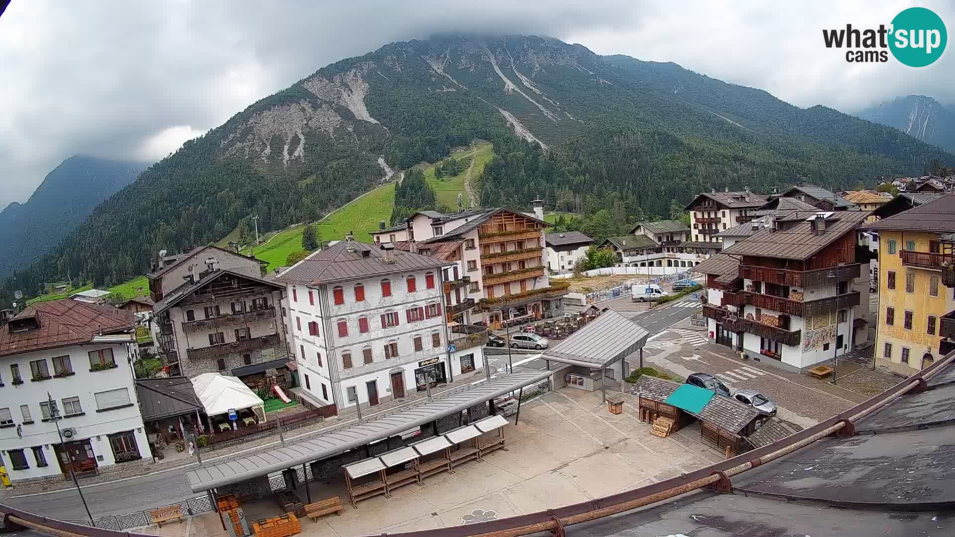 Plaza principal de Forni di Sopra