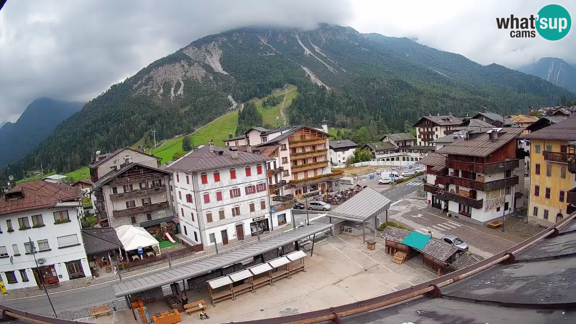 Piazza centrale di Forni di Sopra