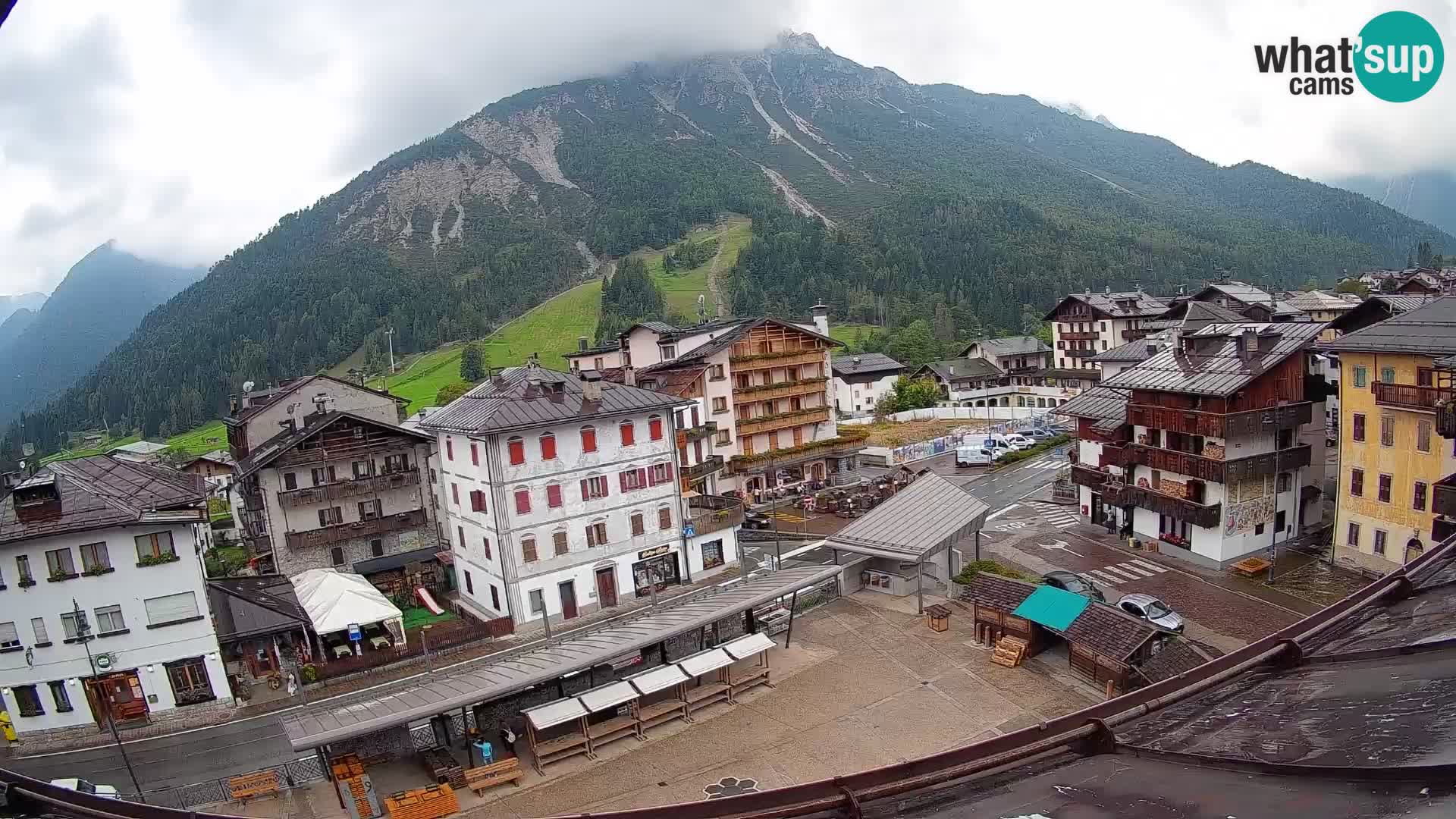 Plaza principal de Forni di Sopra