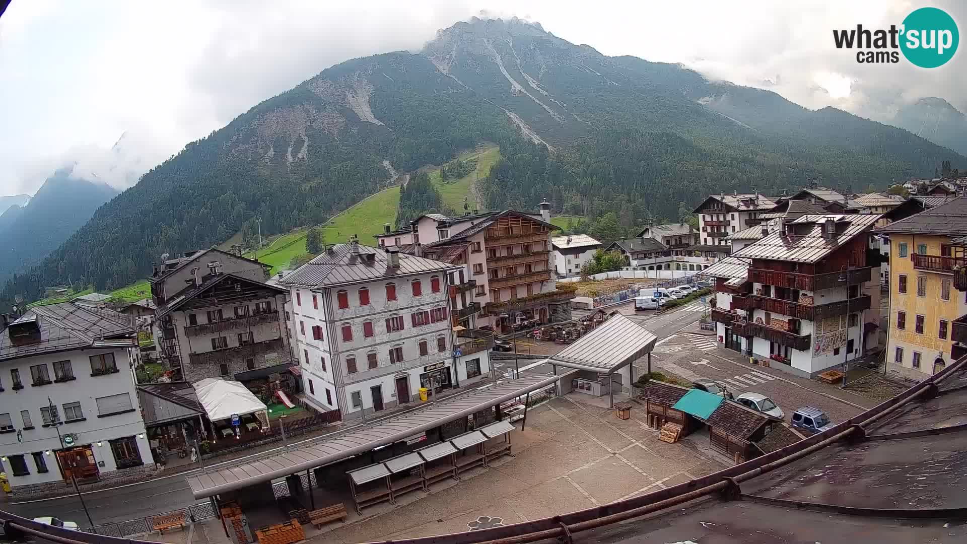 Plaza principal de Forni di Sopra
