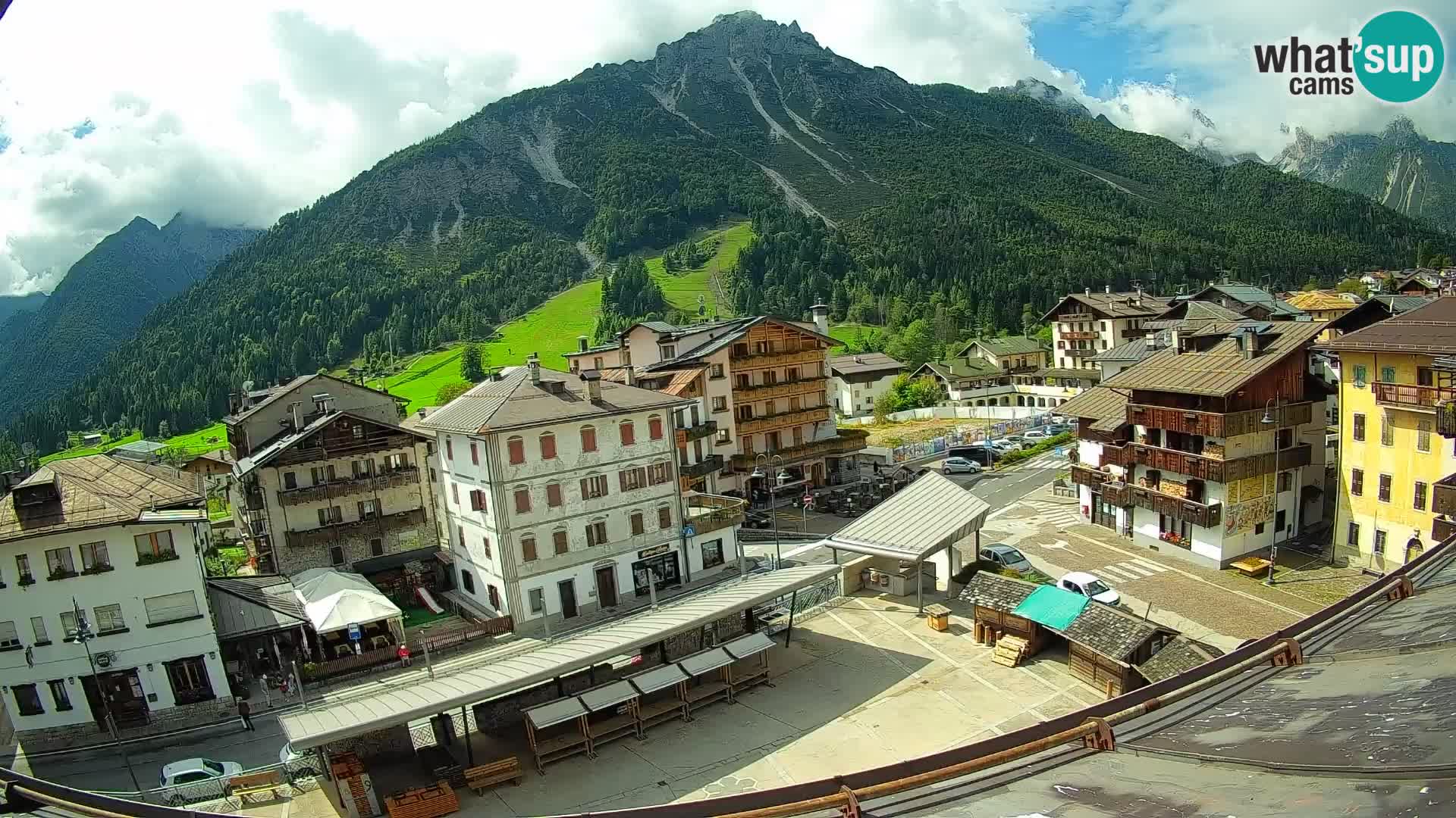Piazza centrale di Forni di Sopra