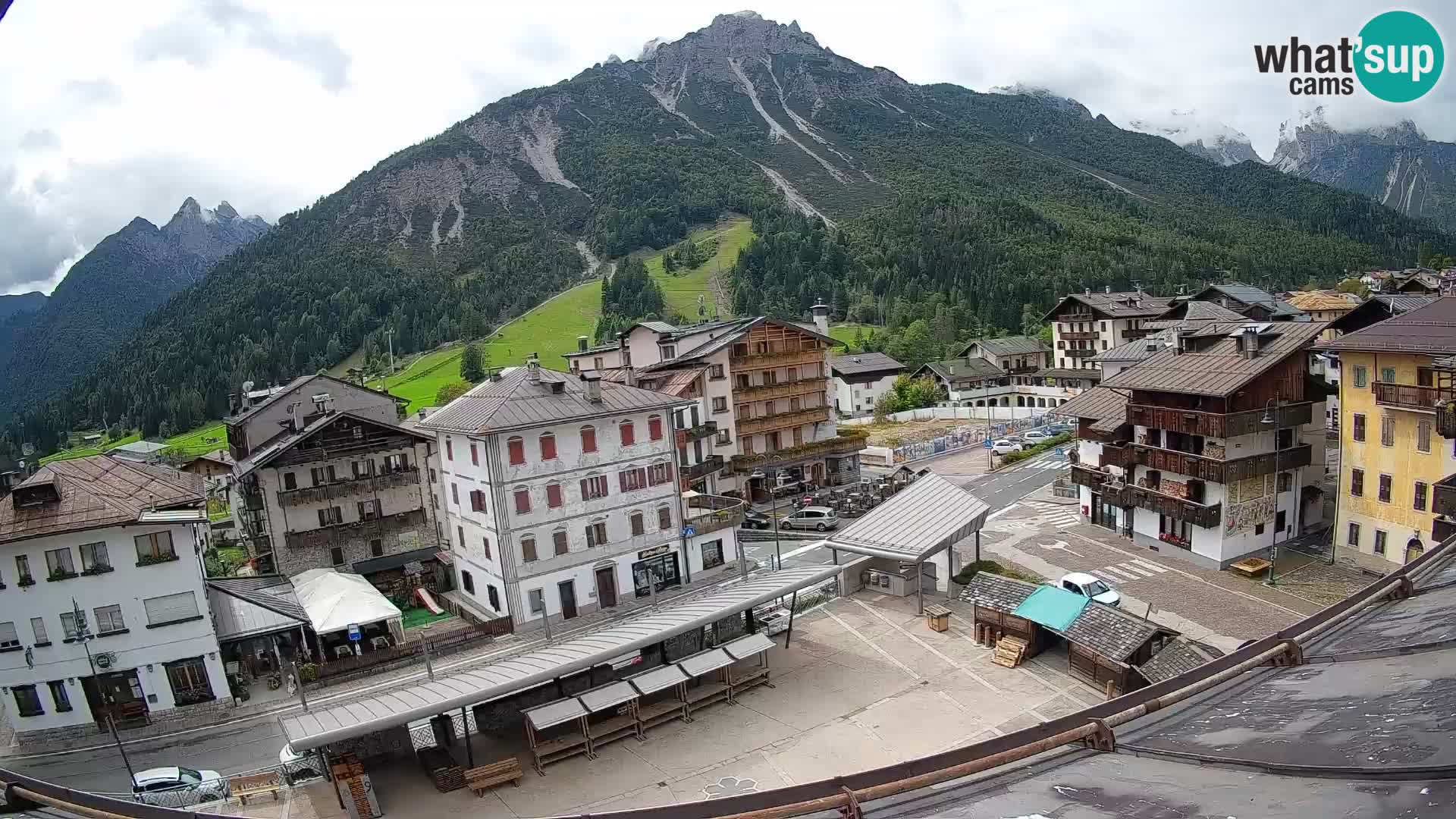 Piazza centrale di Forni di Sopra