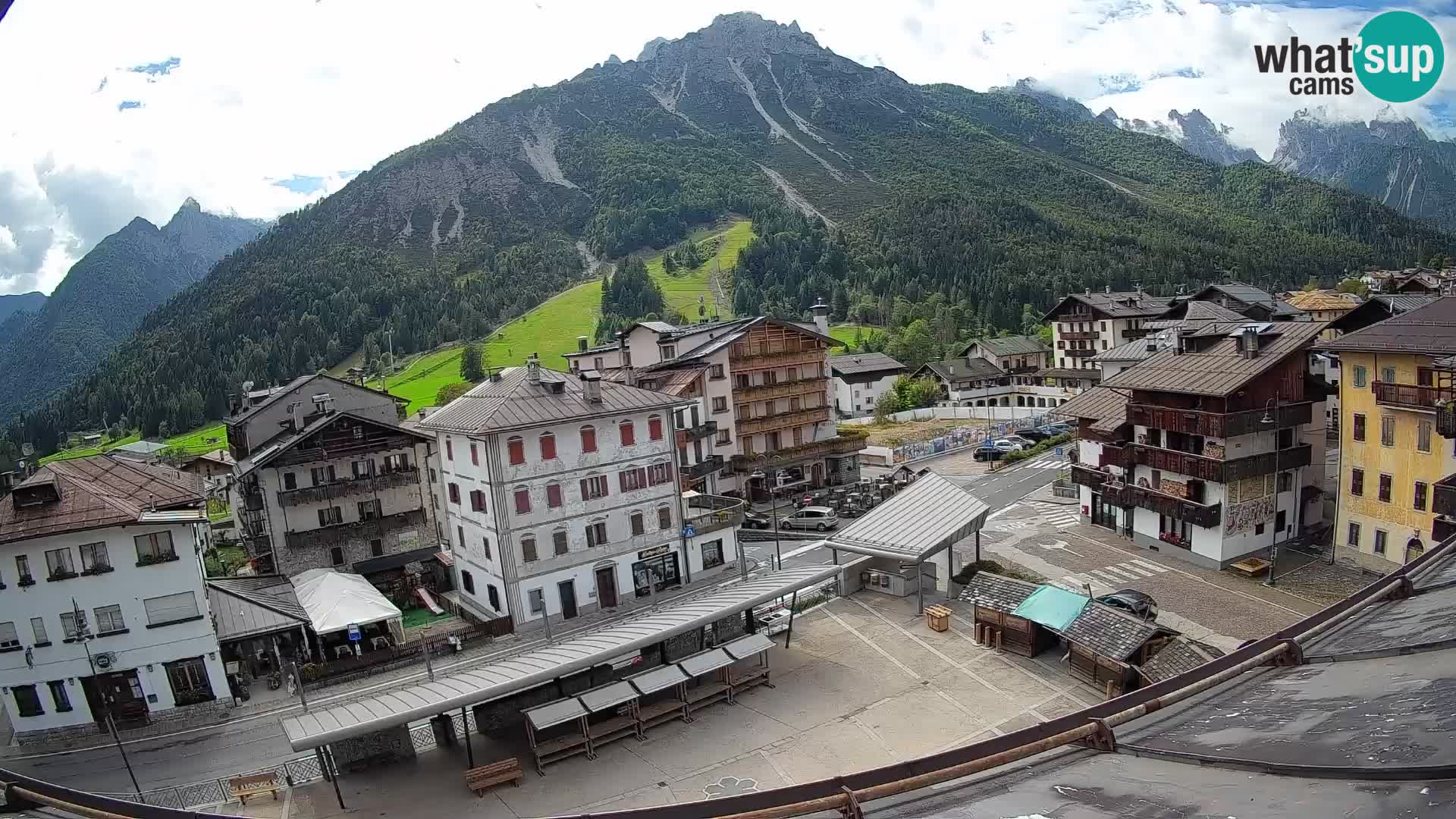 Piazza centrale di Forni di Sopra