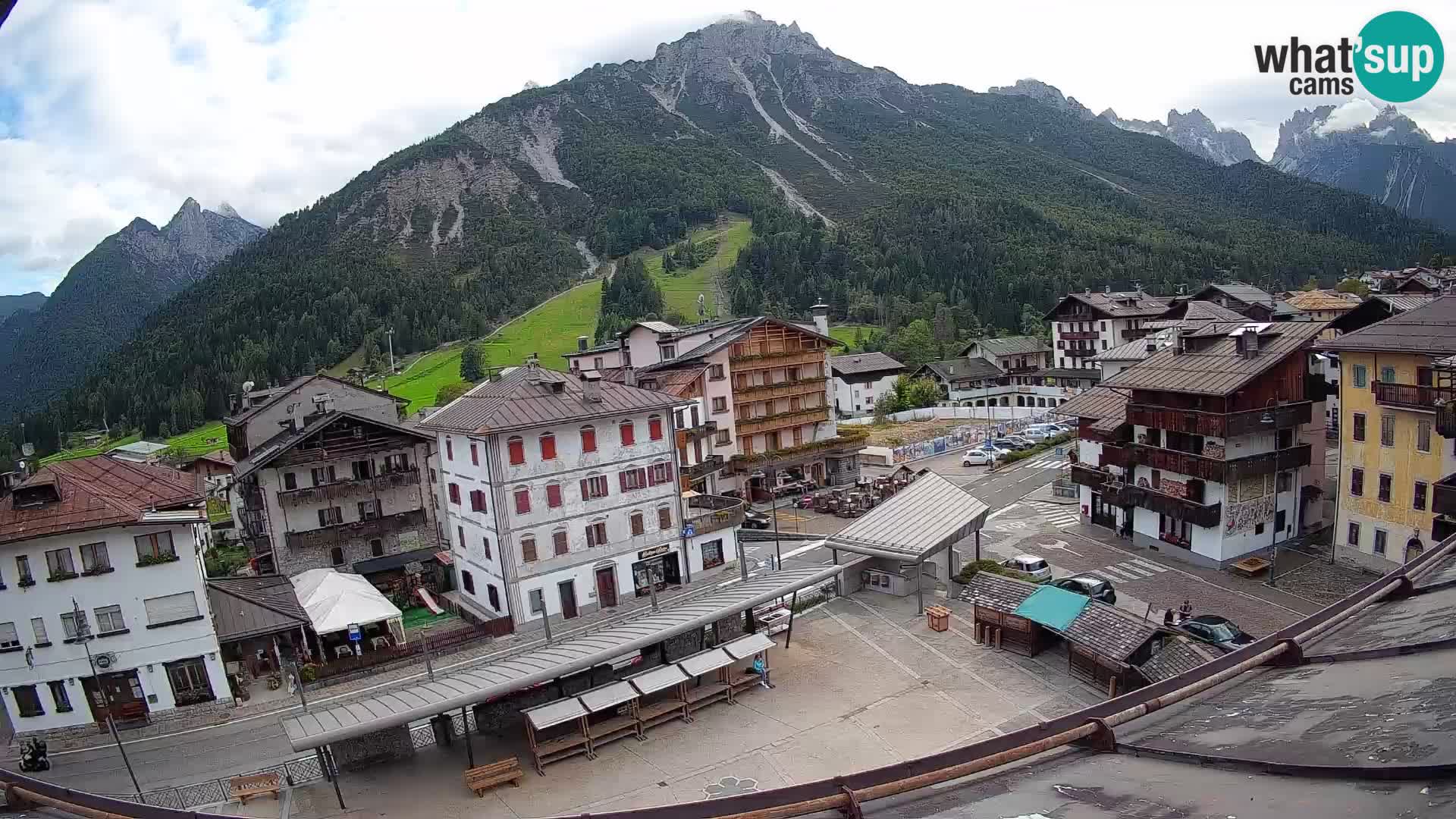Plaza principal de Forni di Sopra