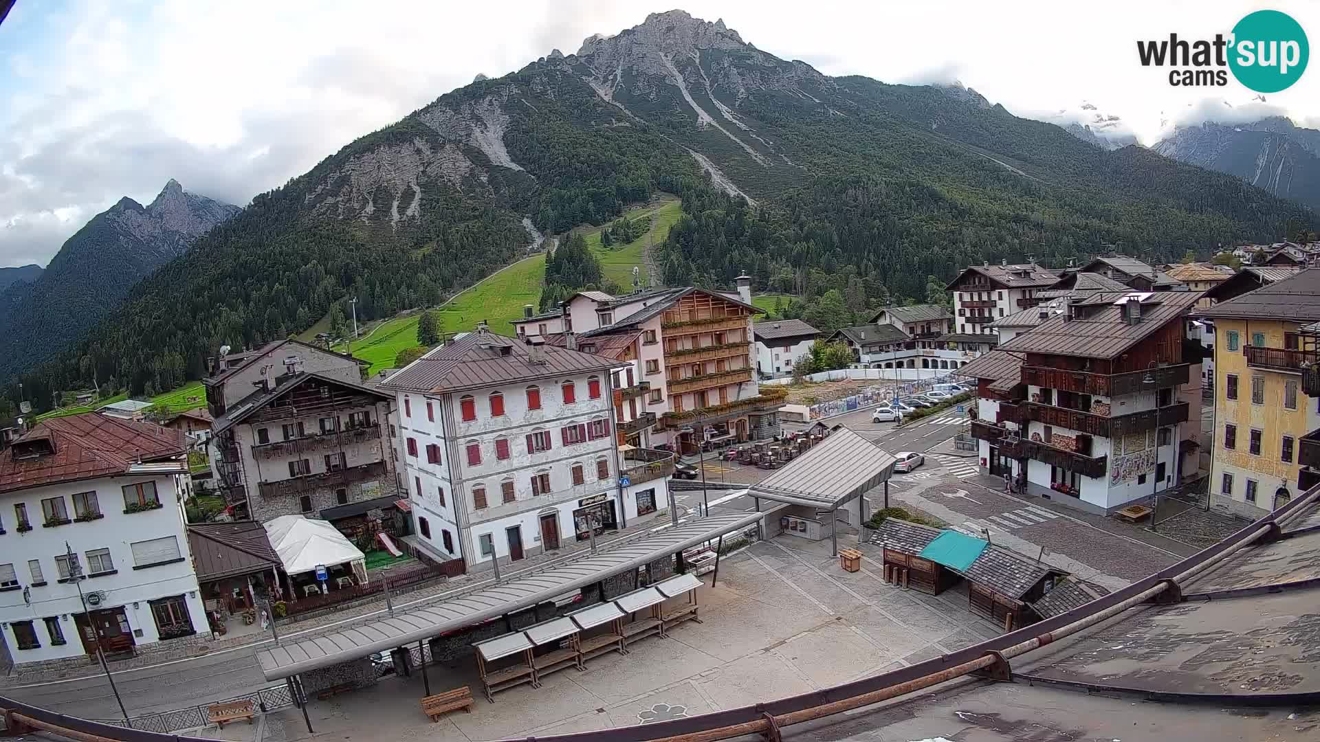 Plaza principal de Forni di Sopra