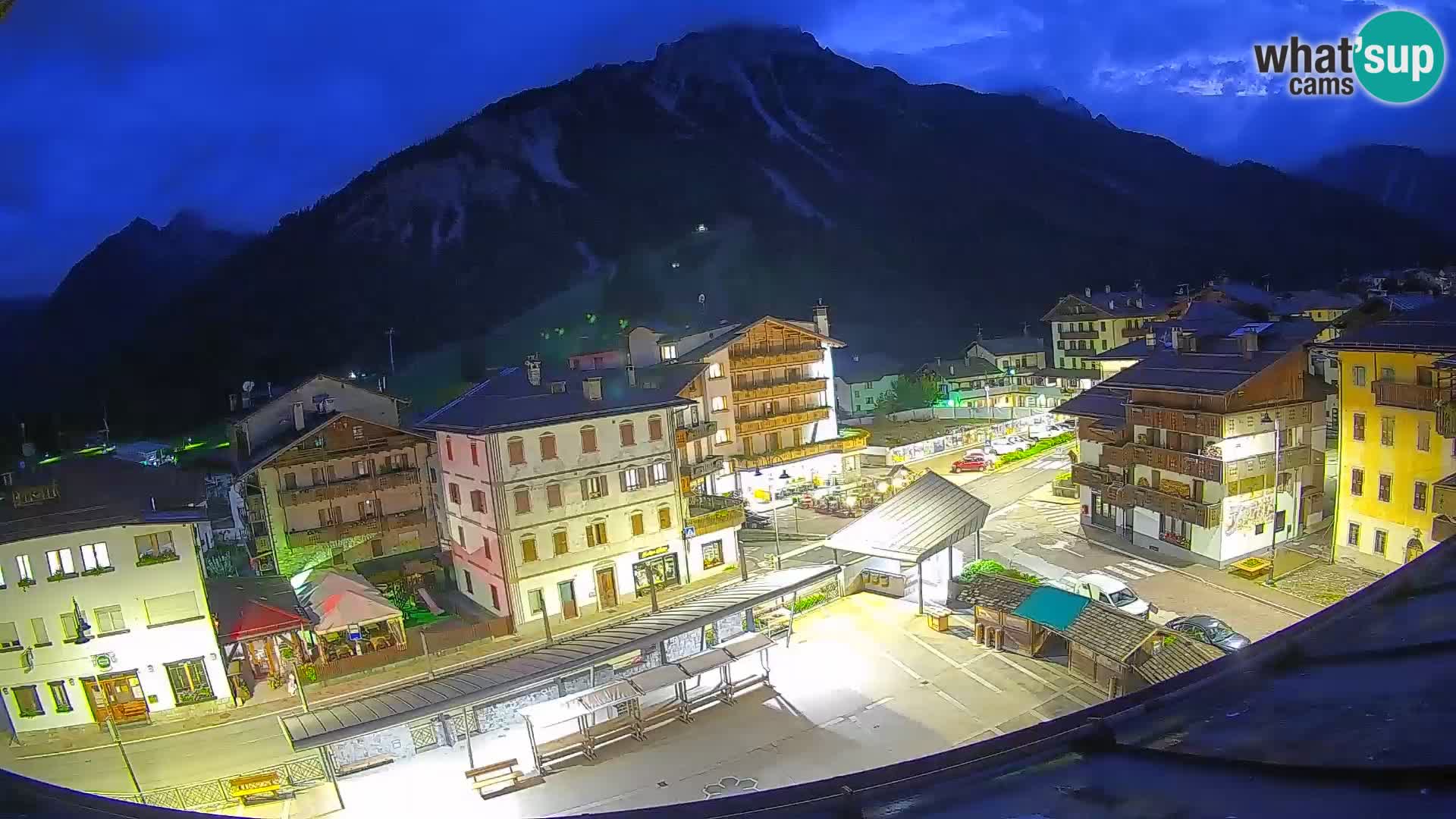 Piazza centrale di Forni di Sopra