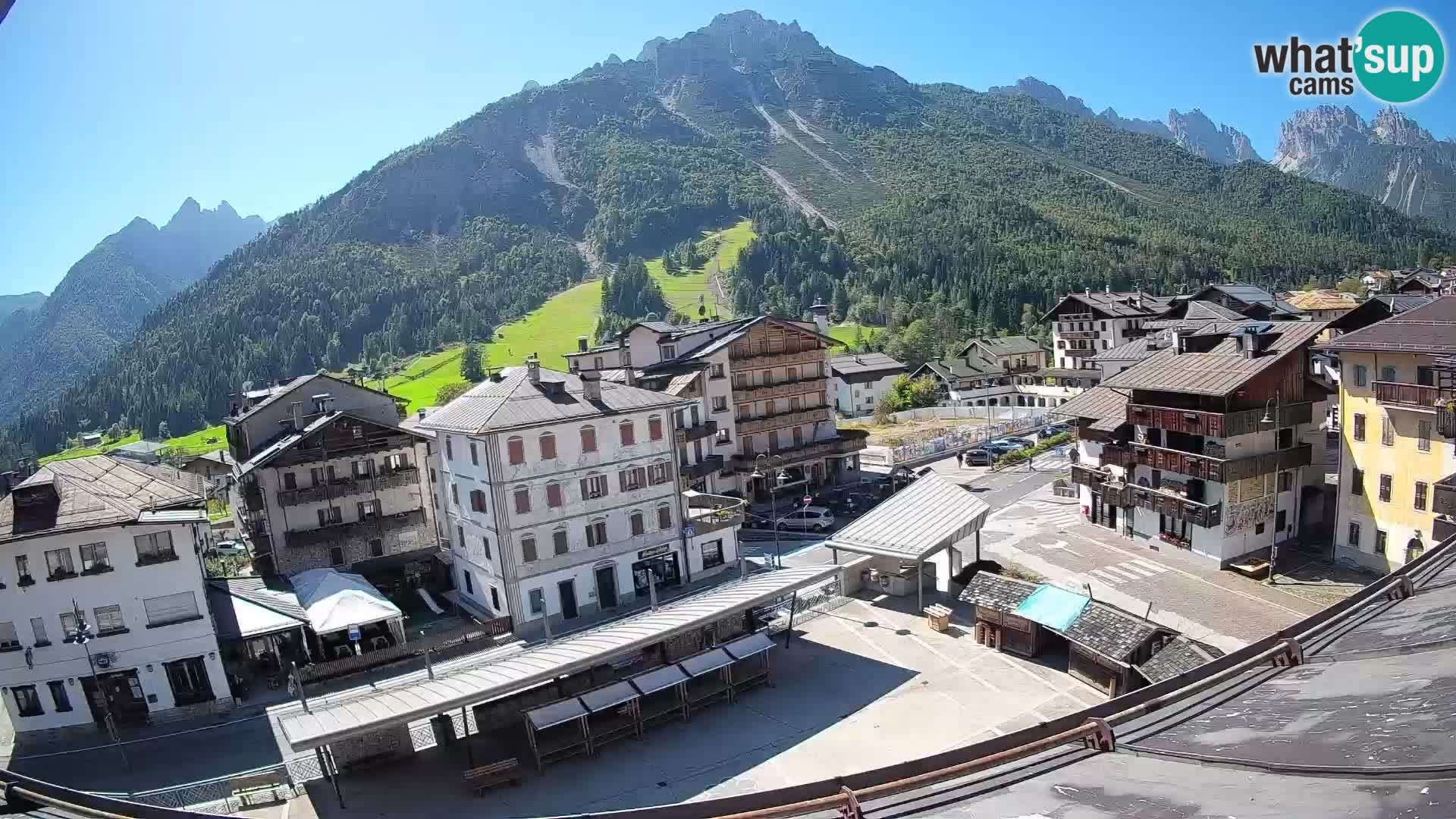 Plaza principal de Forni di Sopra