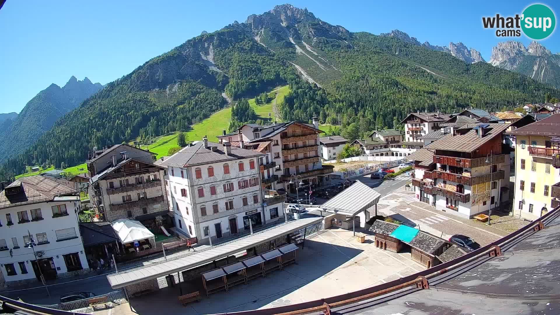 Plaza principal de Forni di Sopra
