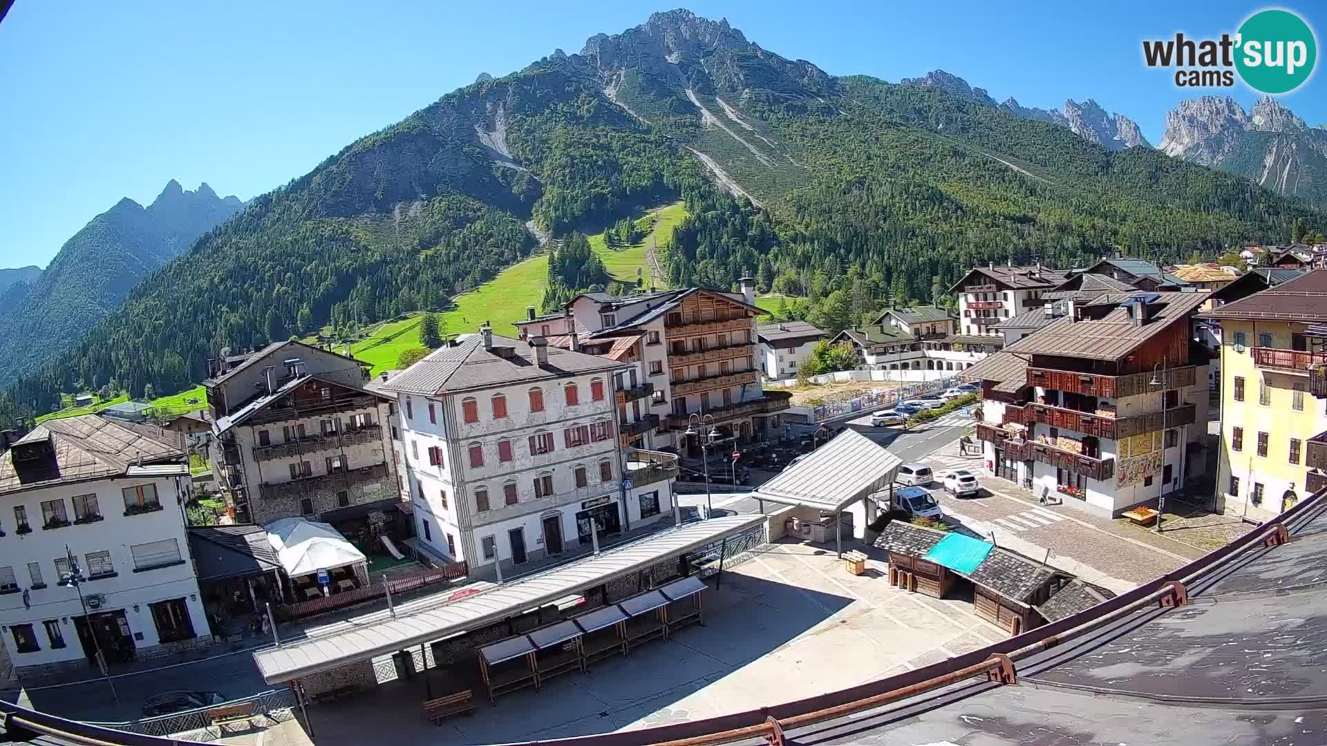 Plaza principal de Forni di Sopra