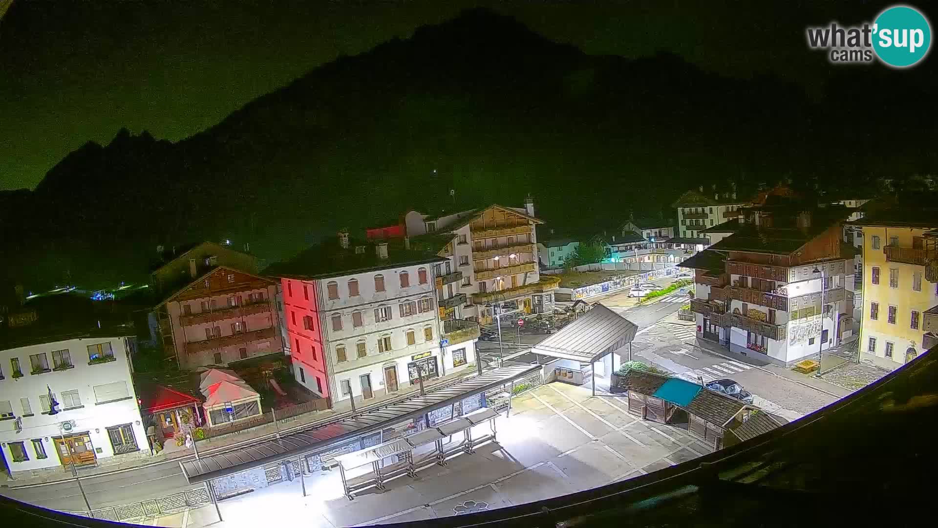 Plaza principal de Forni di Sopra
