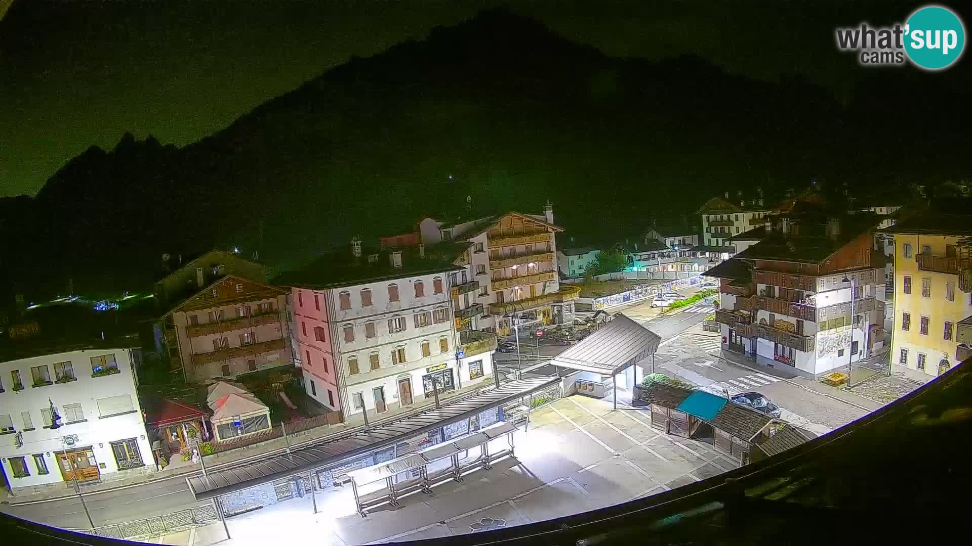 Piazza centrale di Forni di Sopra