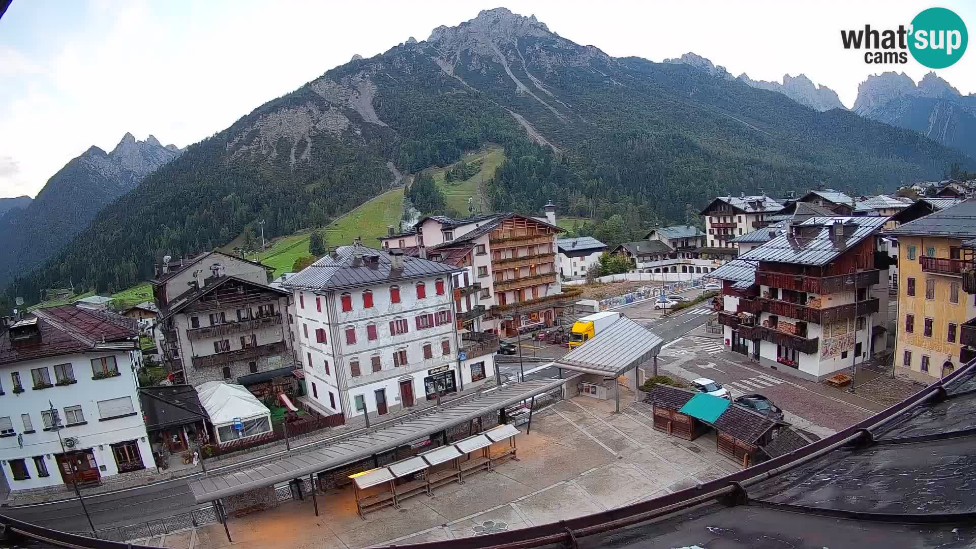 Plaza principal de Forni di Sopra