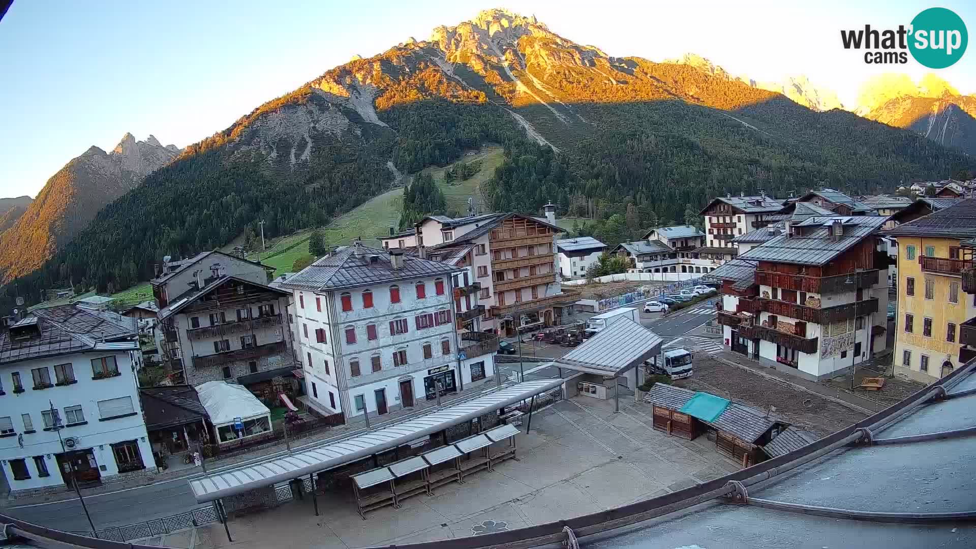 Piazza centrale di Forni di Sopra