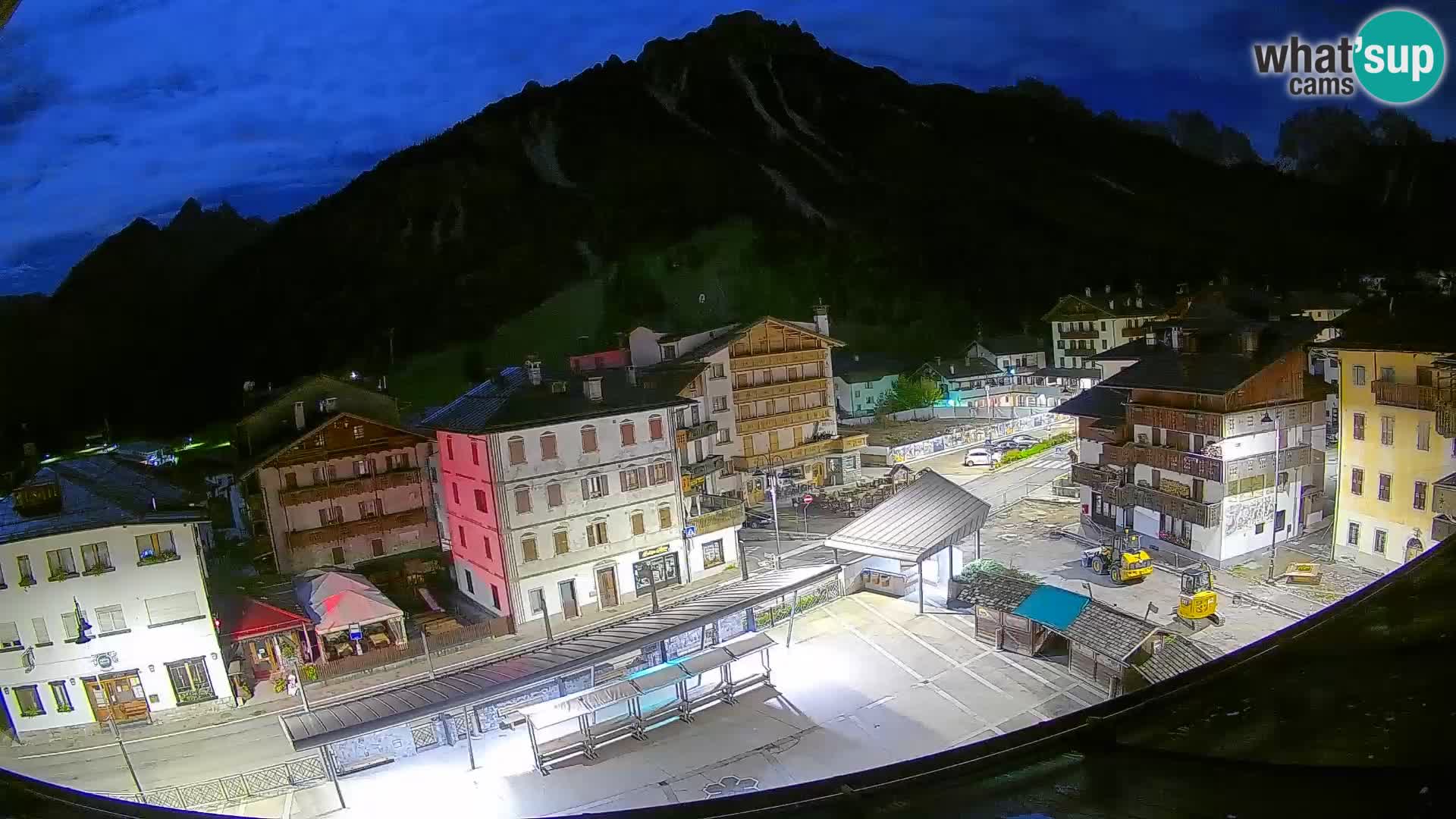 Piazza centrale di Forni di Sopra