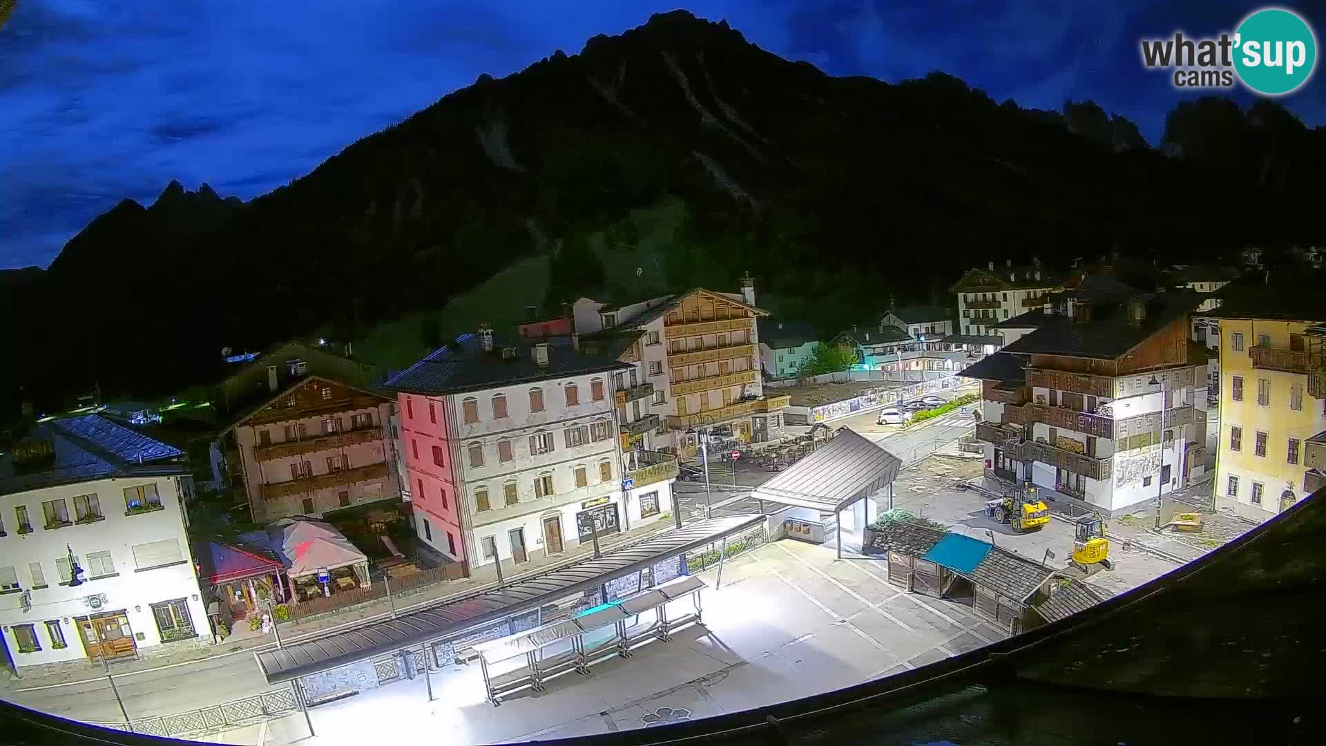 Piazza centrale di Forni di Sopra