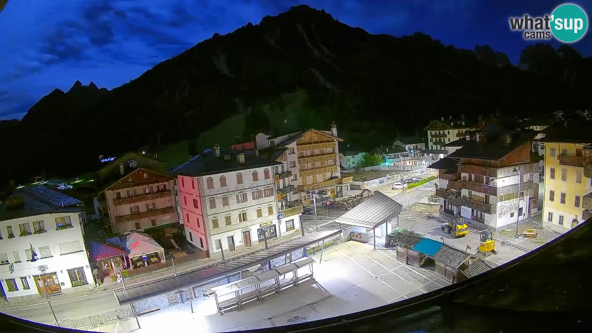 Piazza centrale di Forni di Sopra