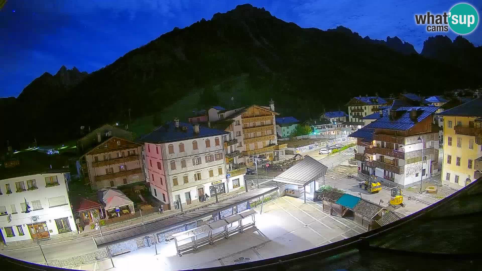Piazza centrale di Forni di Sopra