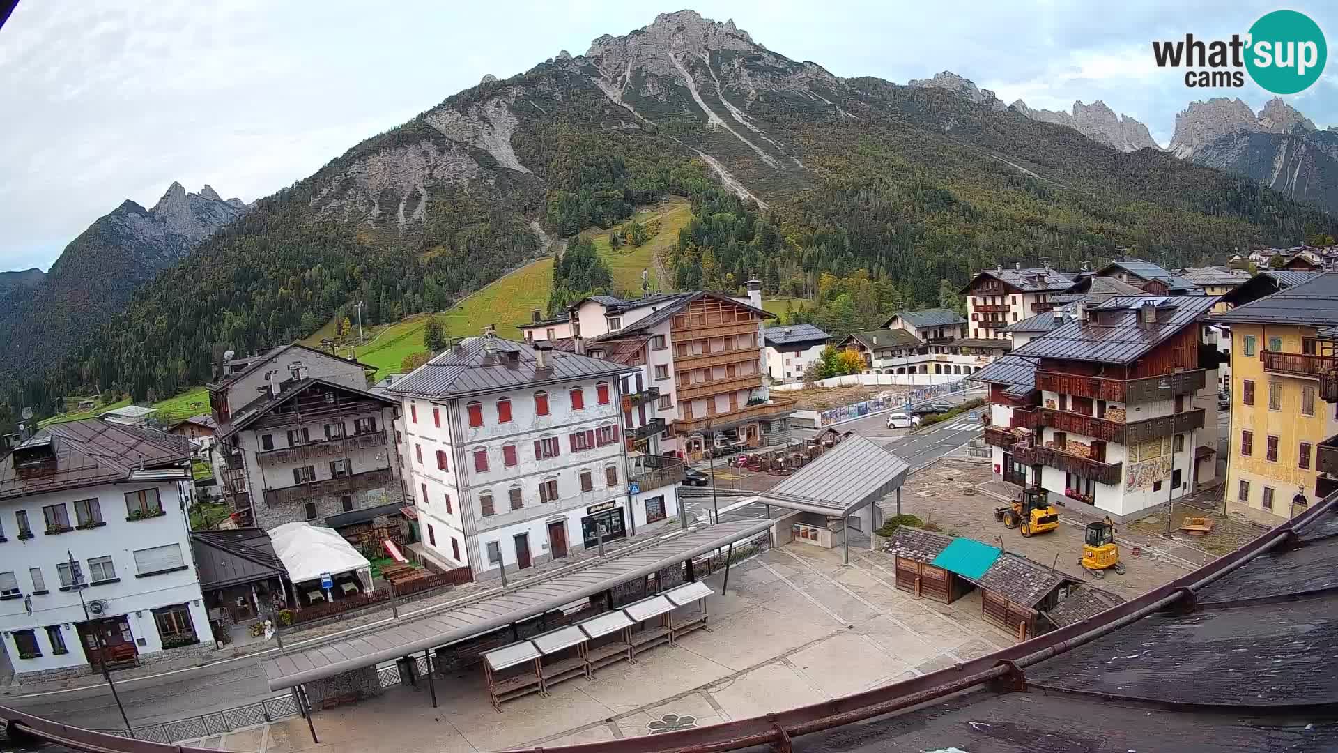 Piazza centrale di Forni di Sopra