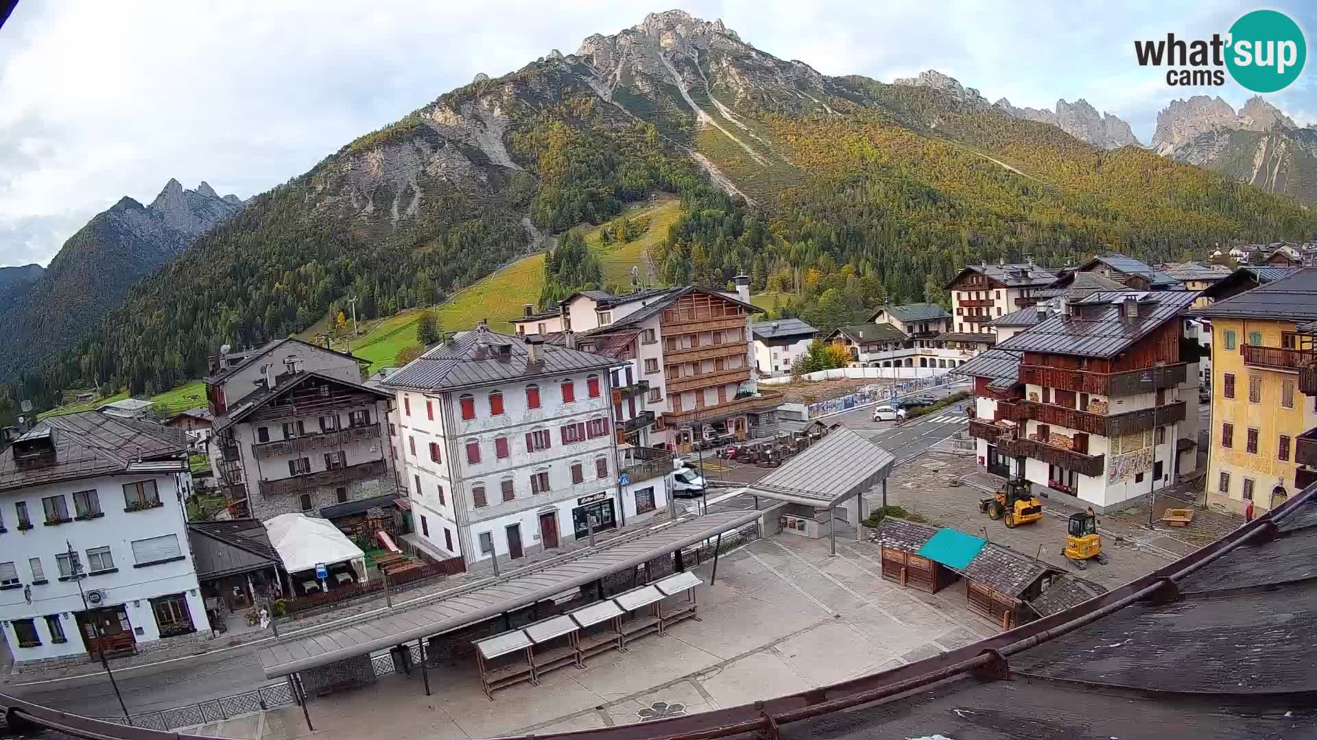 Piazza centrale di Forni di Sopra