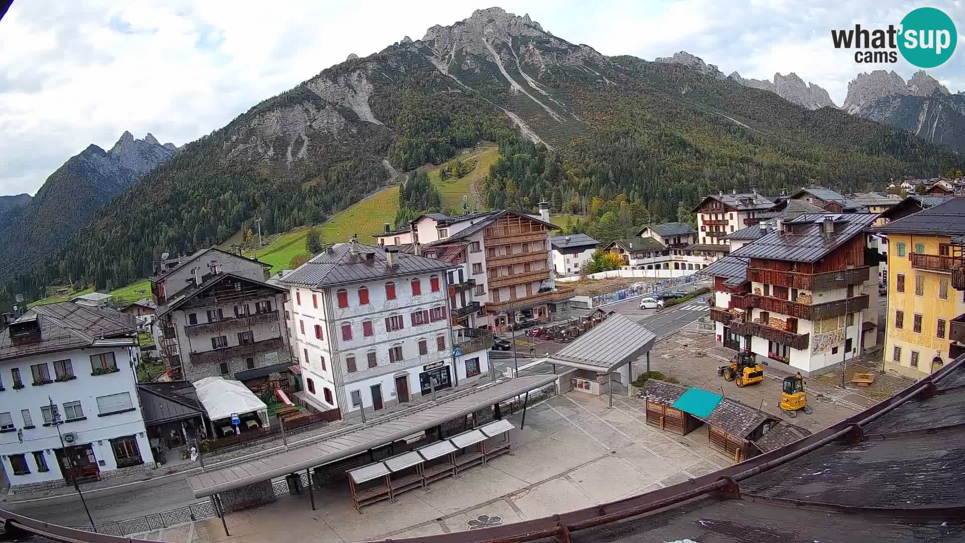 Piazza centrale di Forni di Sopra