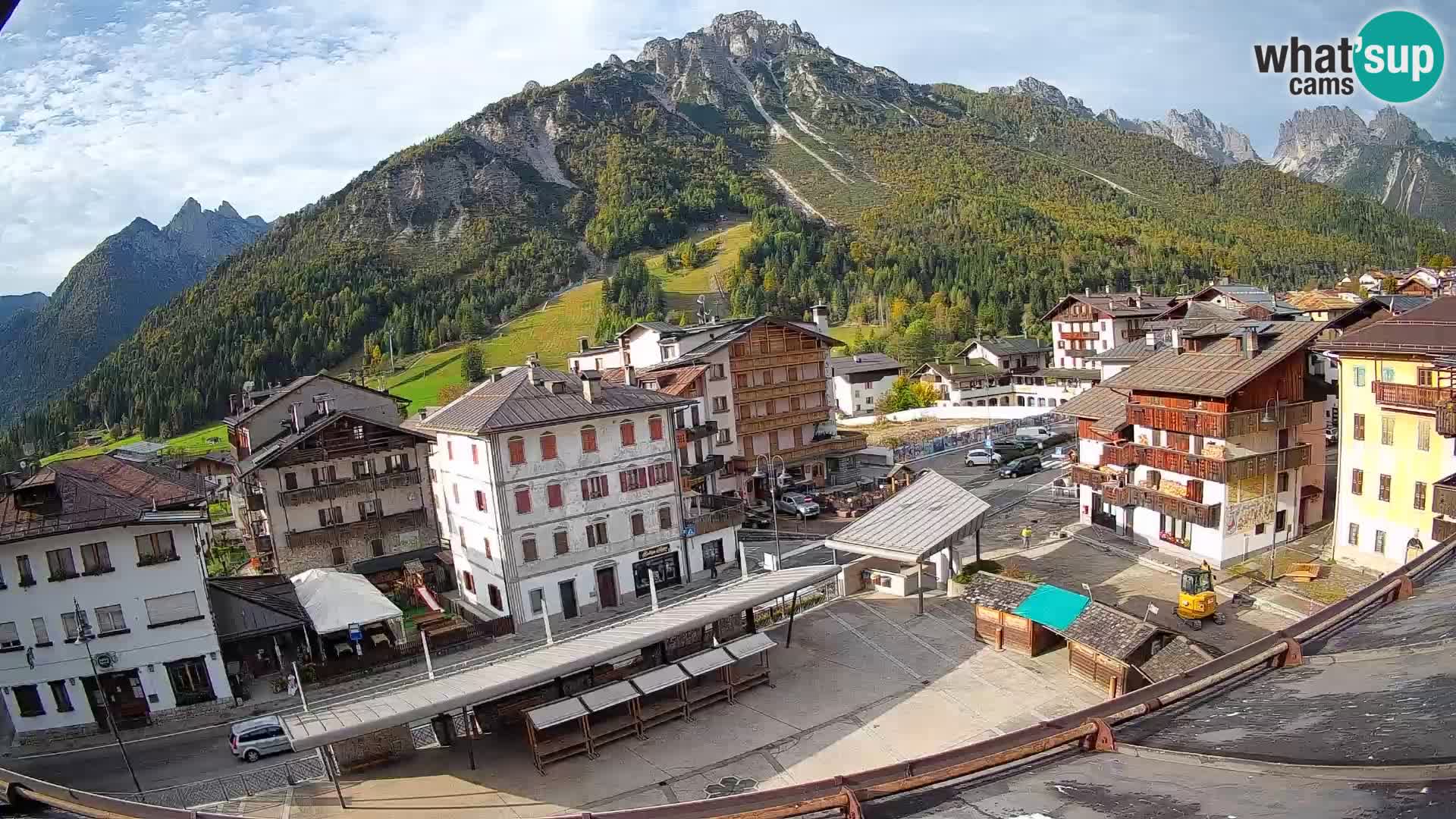Piazza centrale di Forni di Sopra