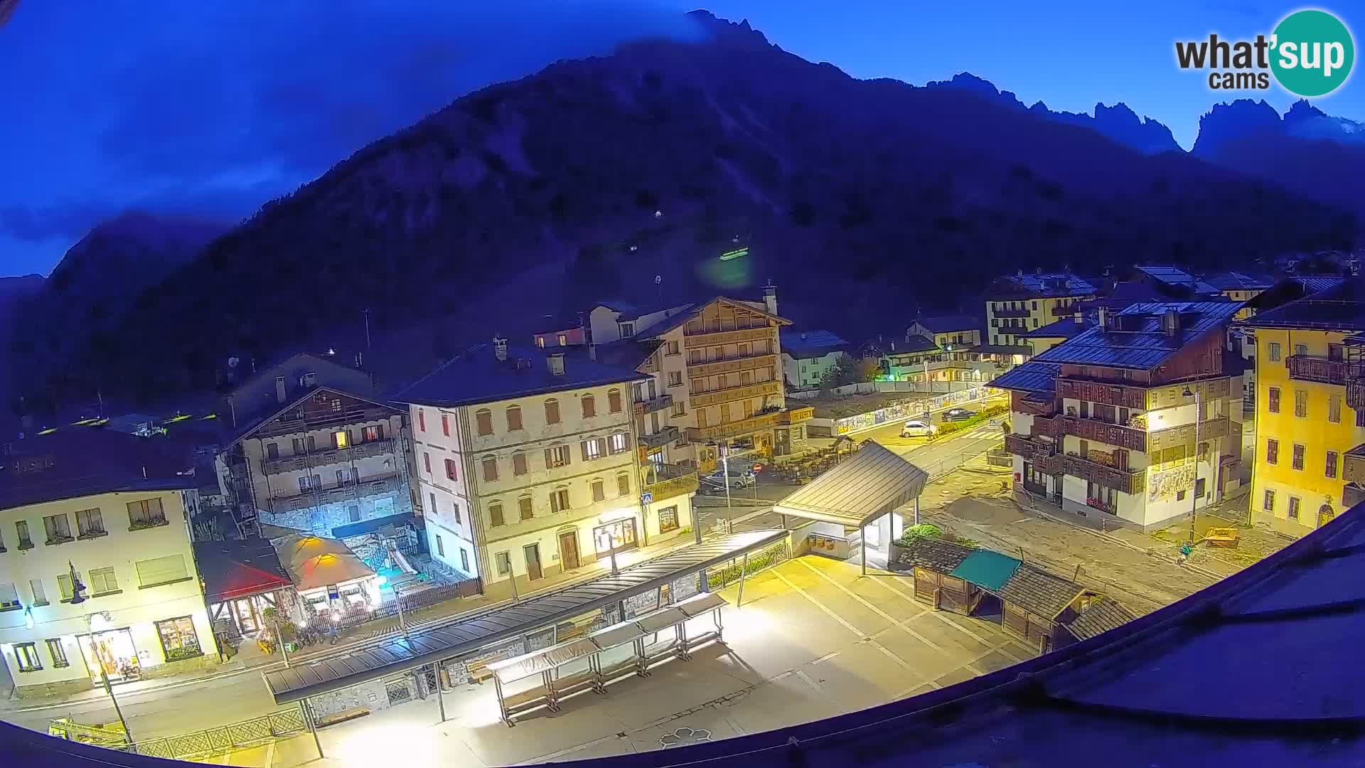 Plaza principal de Forni di Sopra