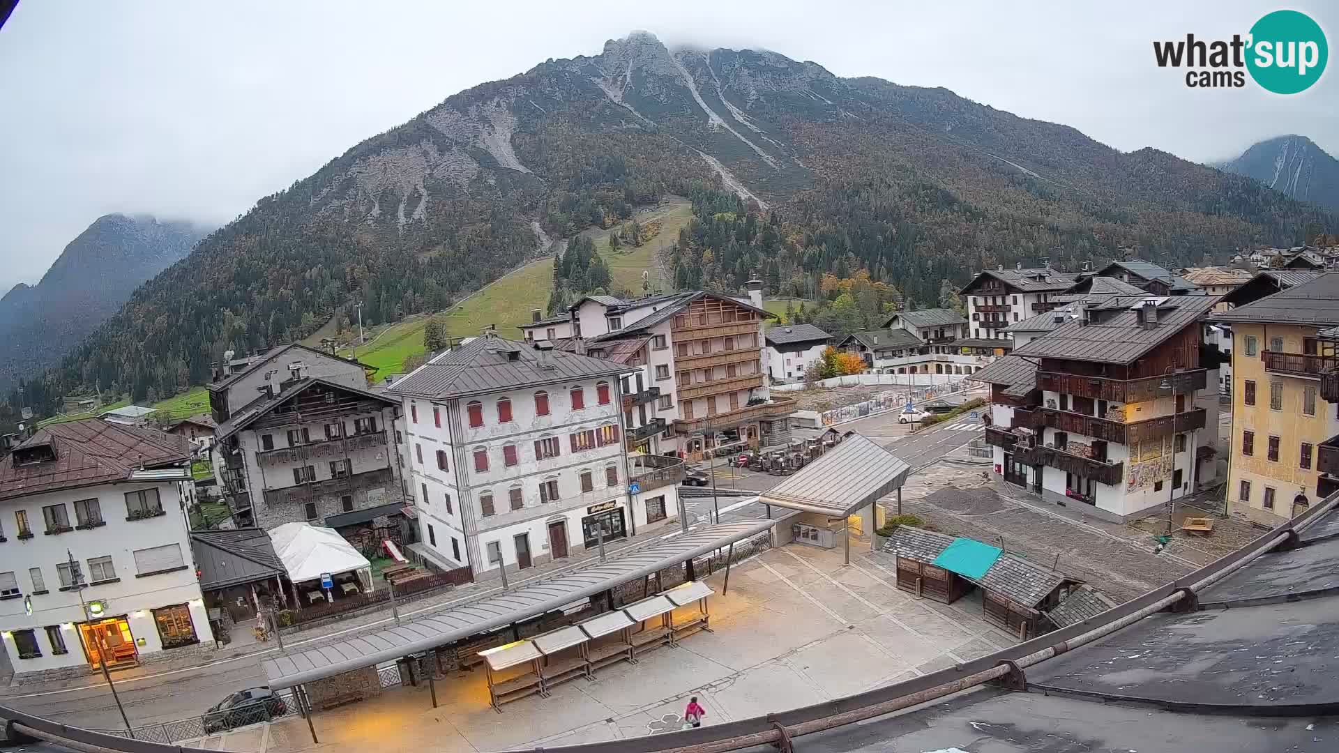 Plaza principal de Forni di Sopra
