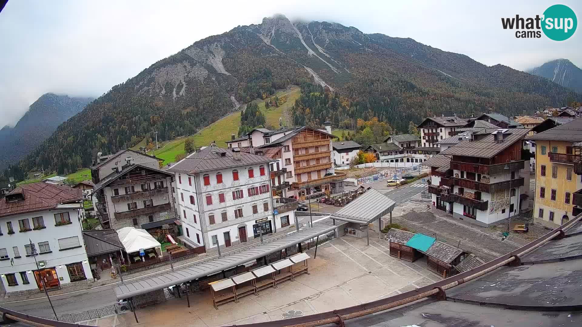 Plaza principal de Forni di Sopra