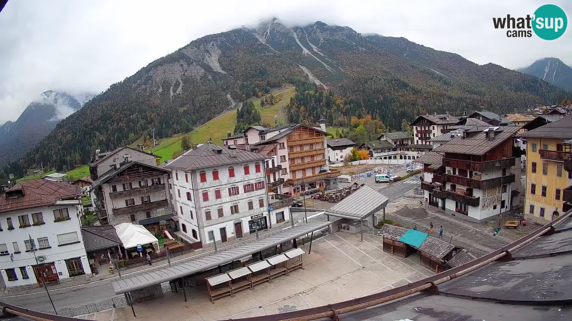 Plaza principal de Forni di Sopra