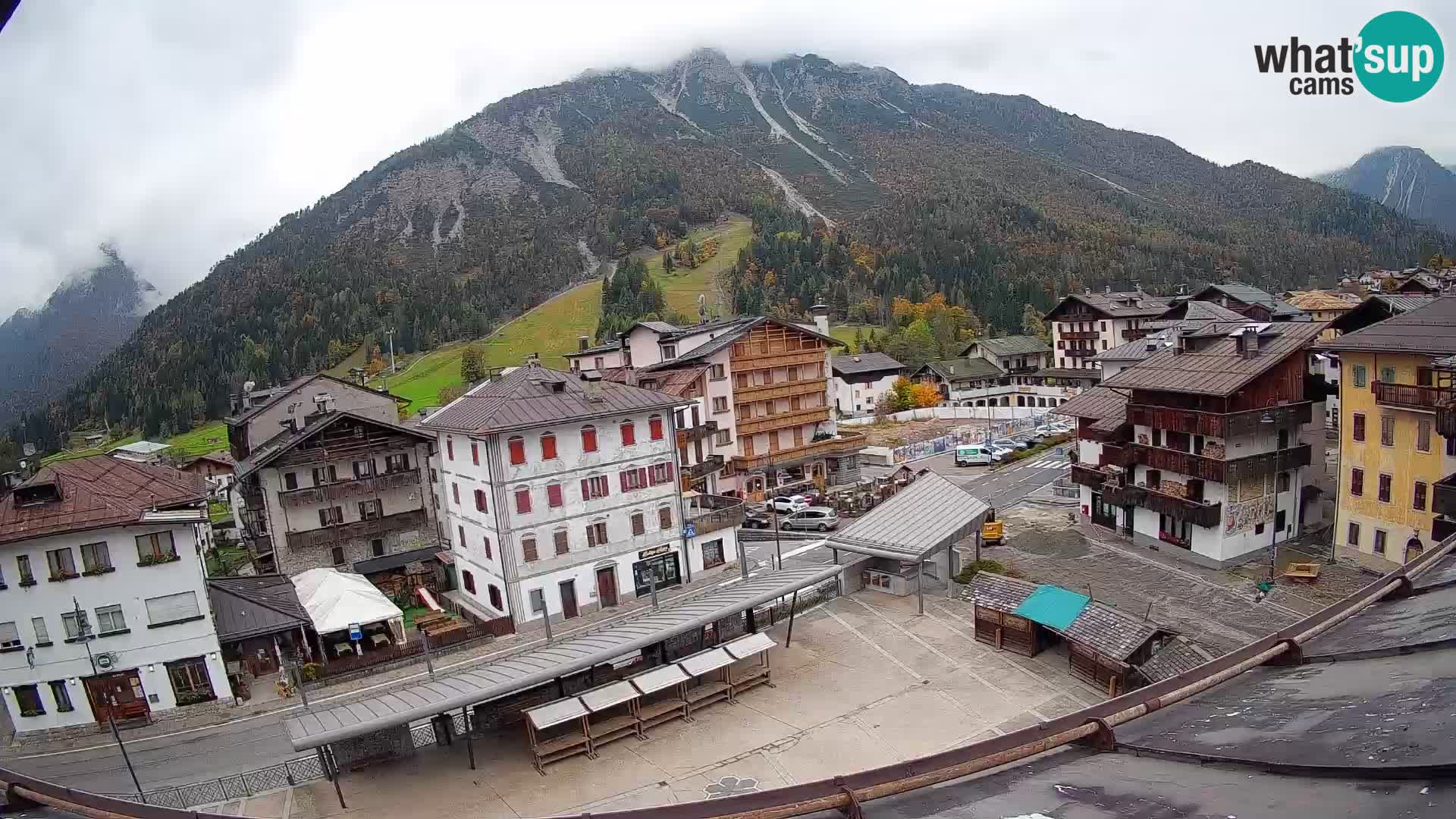 Plaza principal de Forni di Sopra