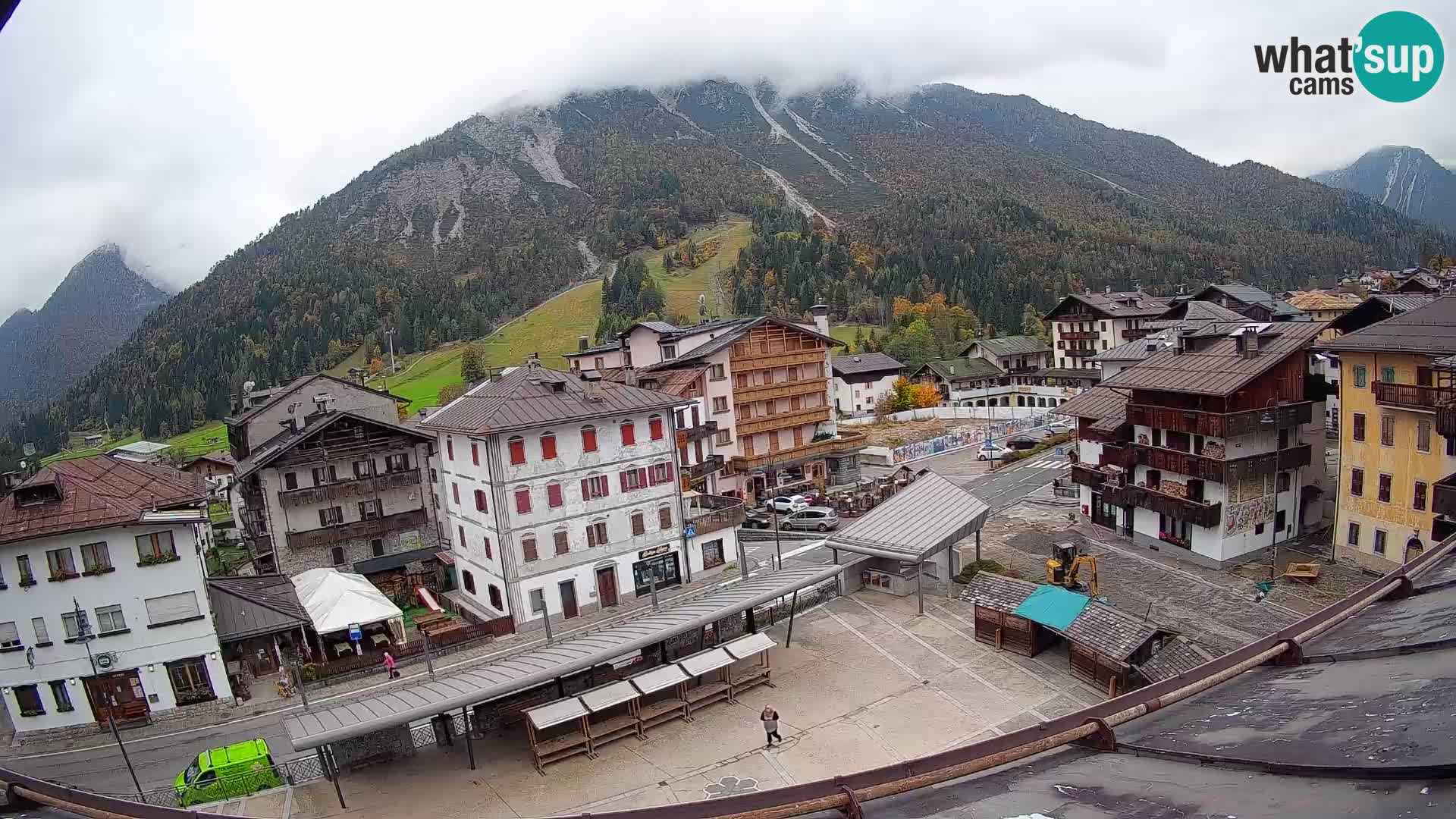 Plaza principal de Forni di Sopra
