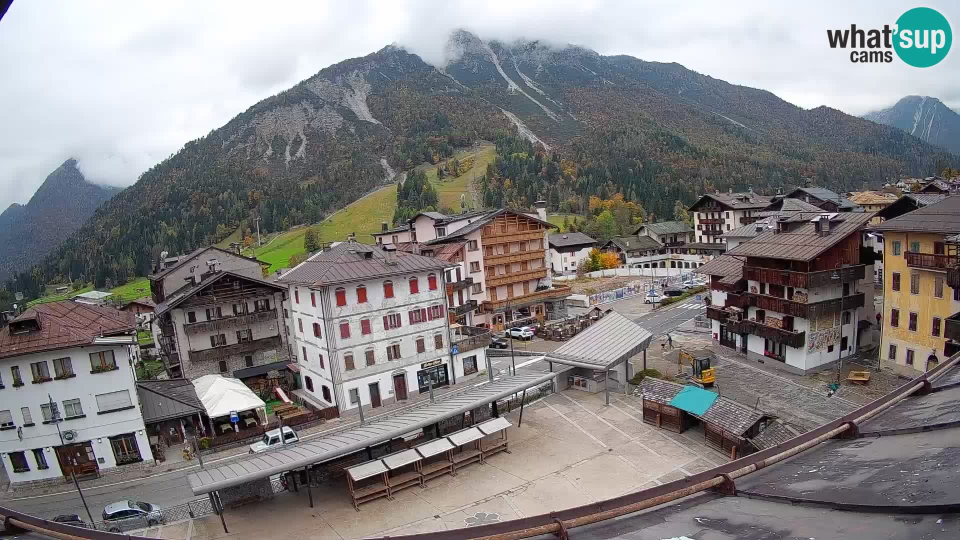 Piazza centrale di Forni di Sopra
